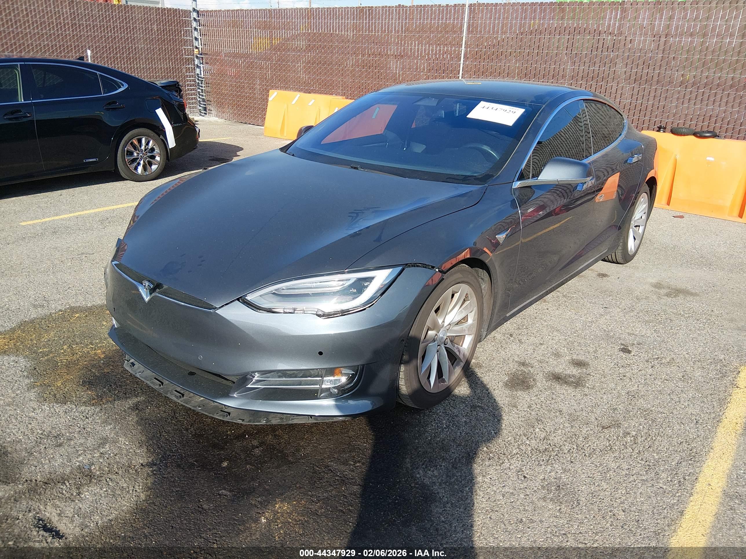 TESLA MODEL image 2
