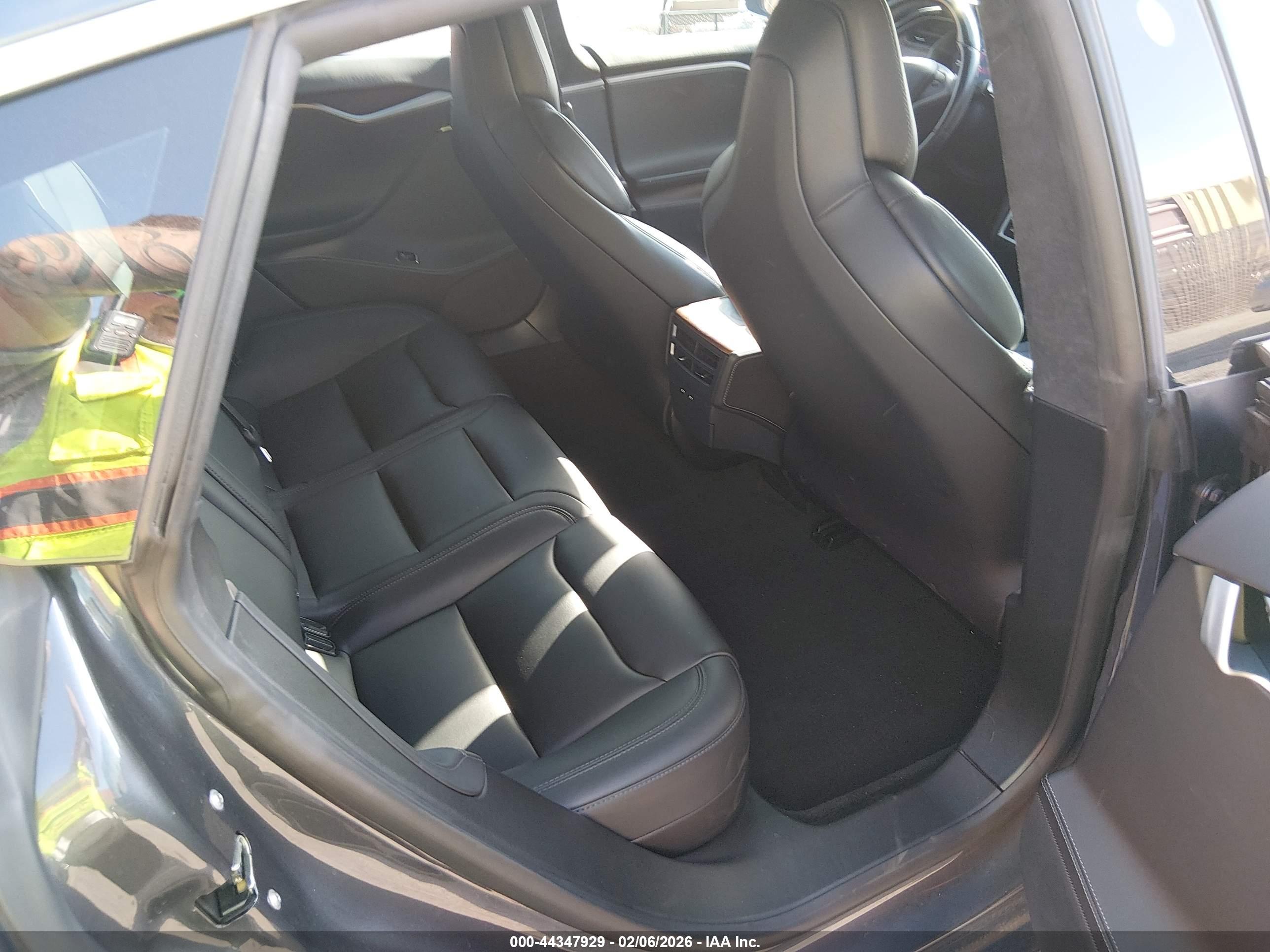 TESLA MODEL image 8