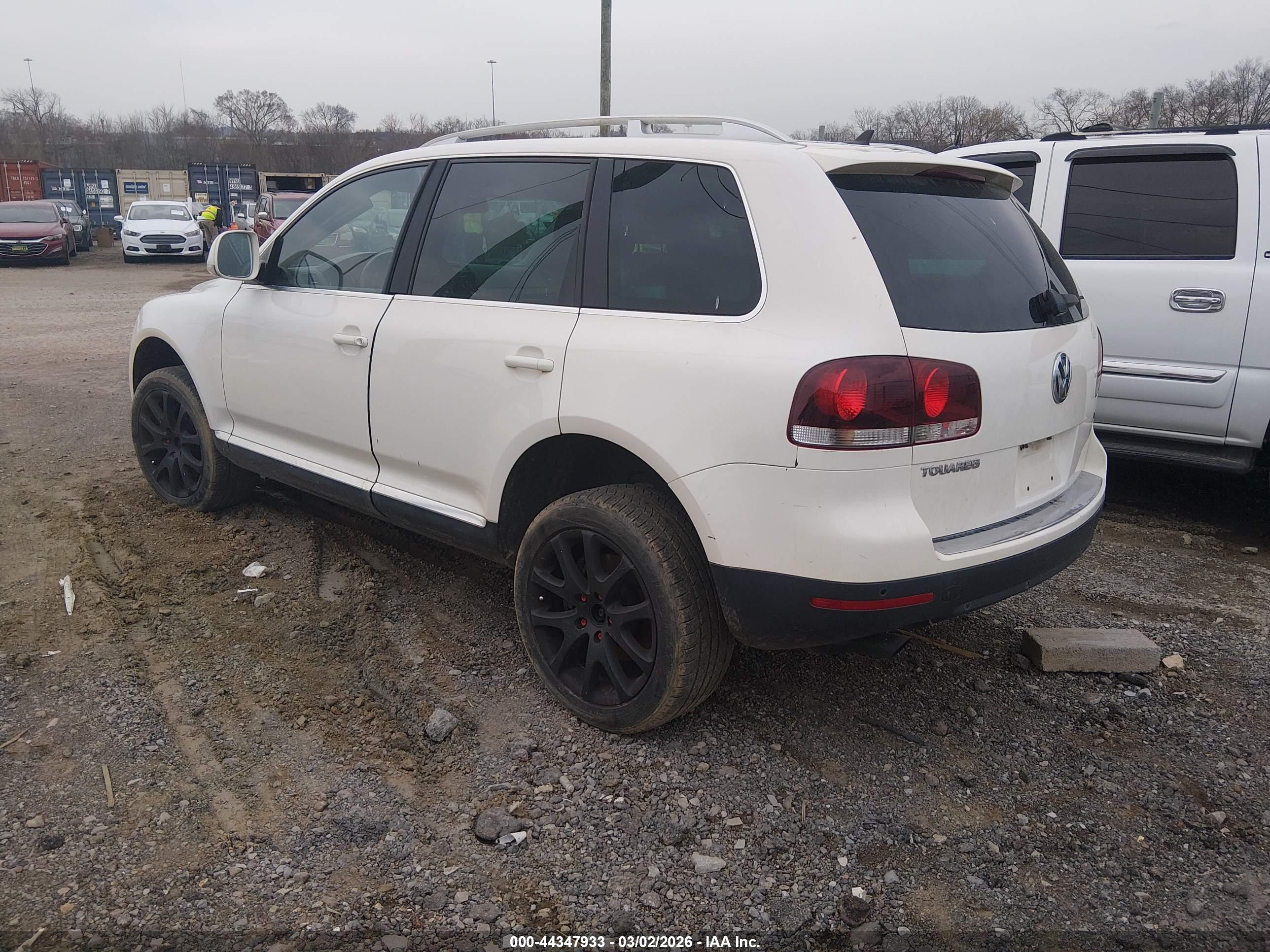 VOLKSWAGEN TOUAREG image 3