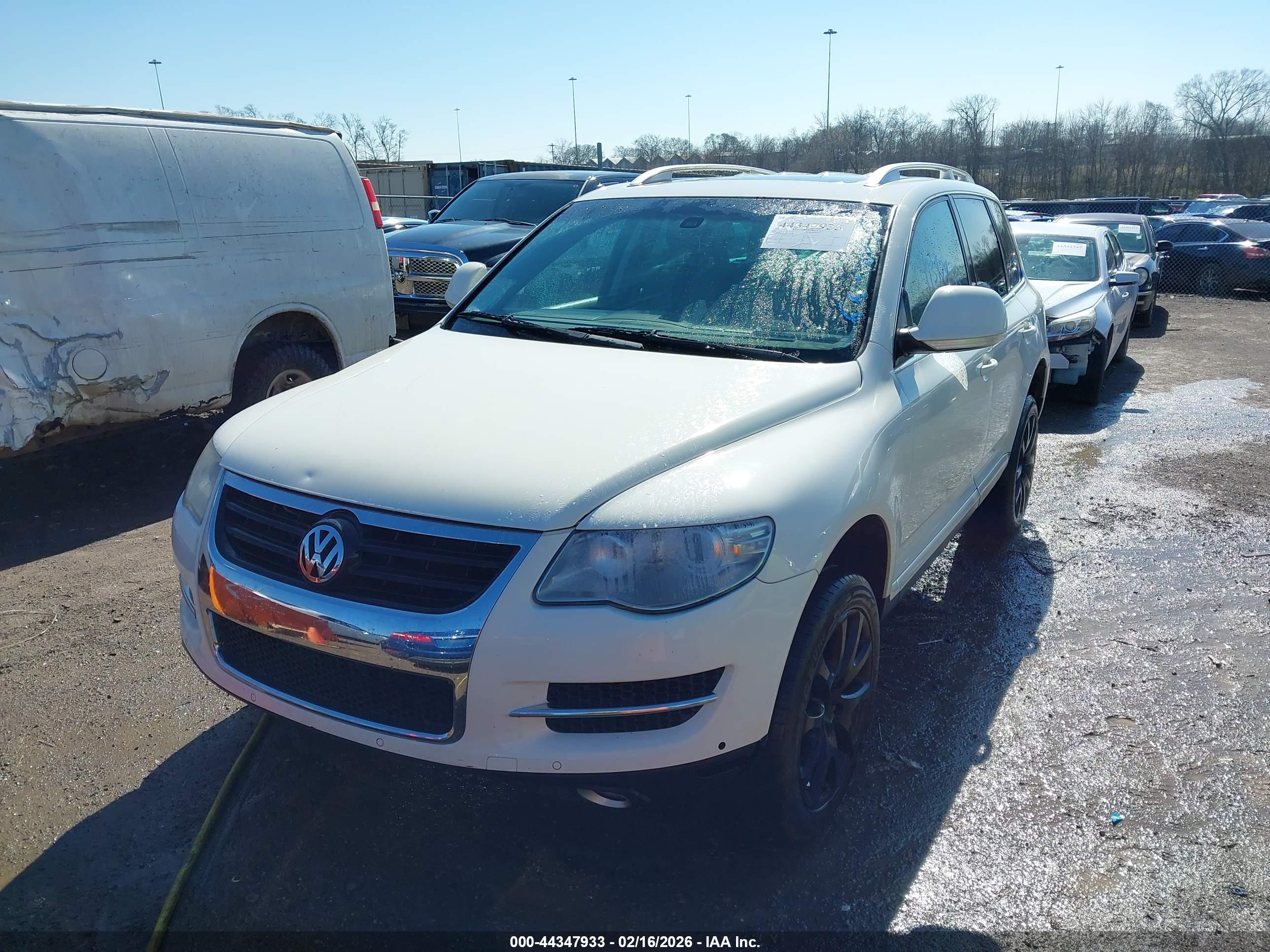VOLKSWAGEN TOUAREG image 6