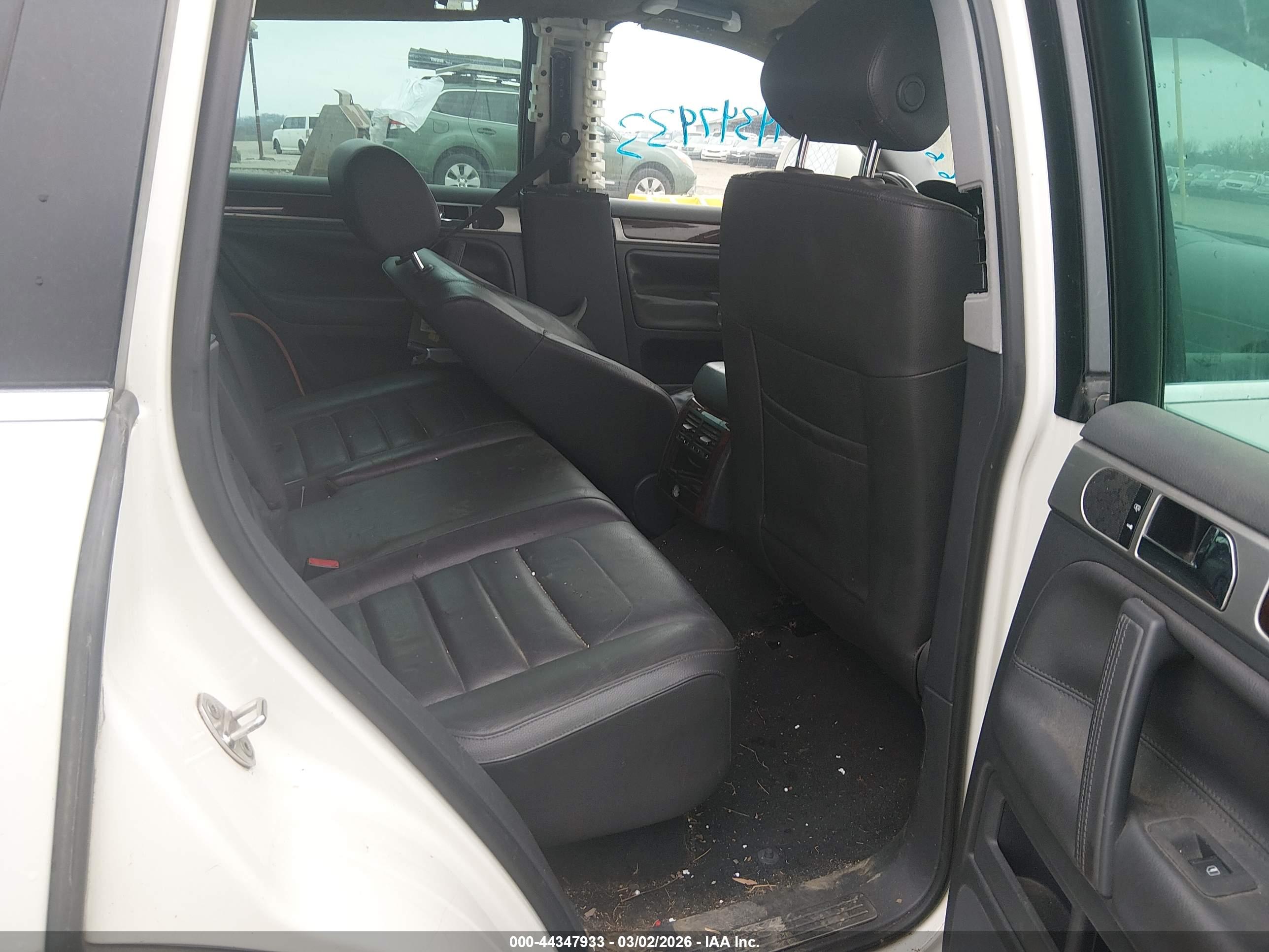 VOLKSWAGEN TOUAREG image 8