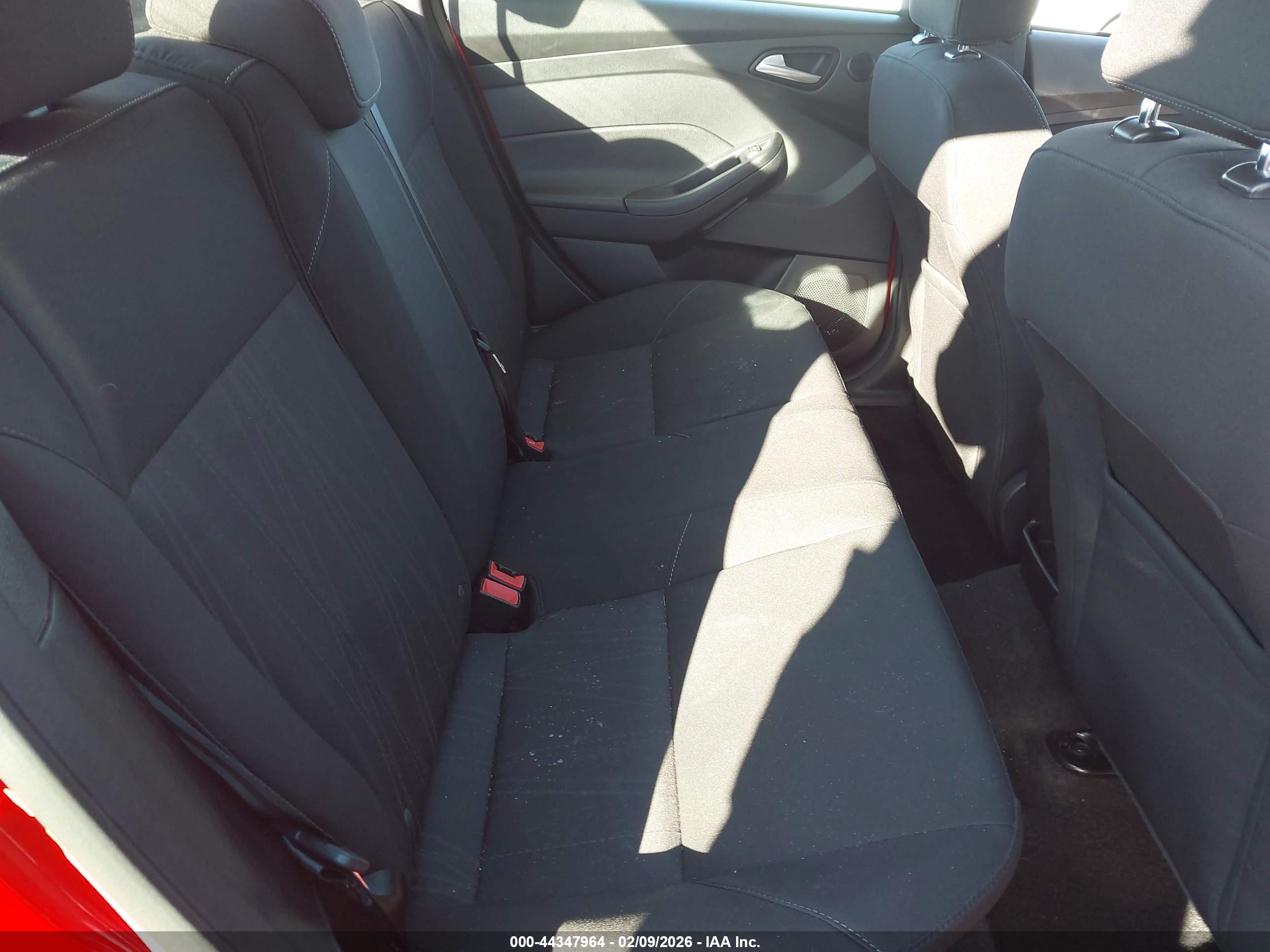 FORD FOCUS image 8