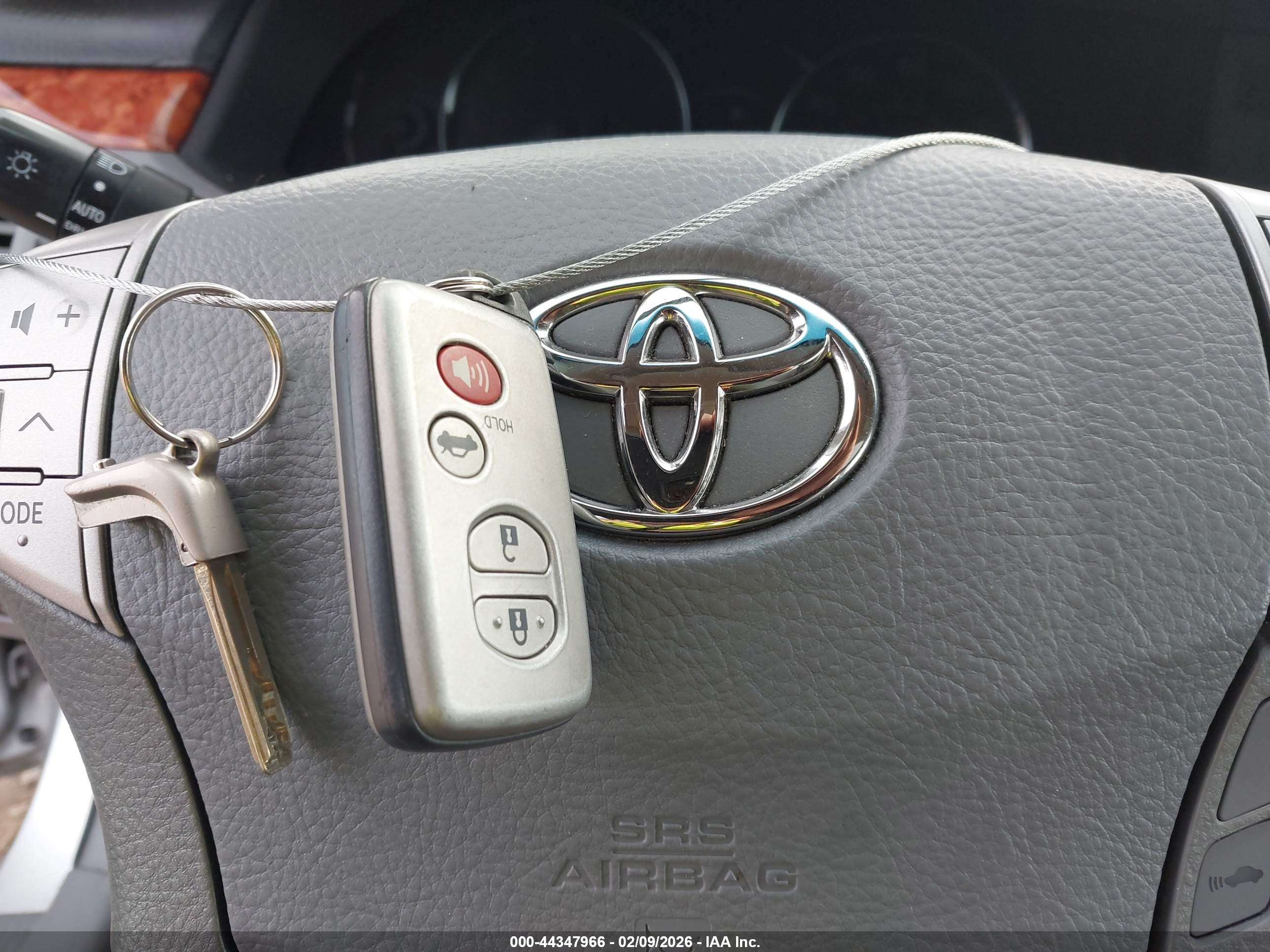 TOYOTA AVALON image 11