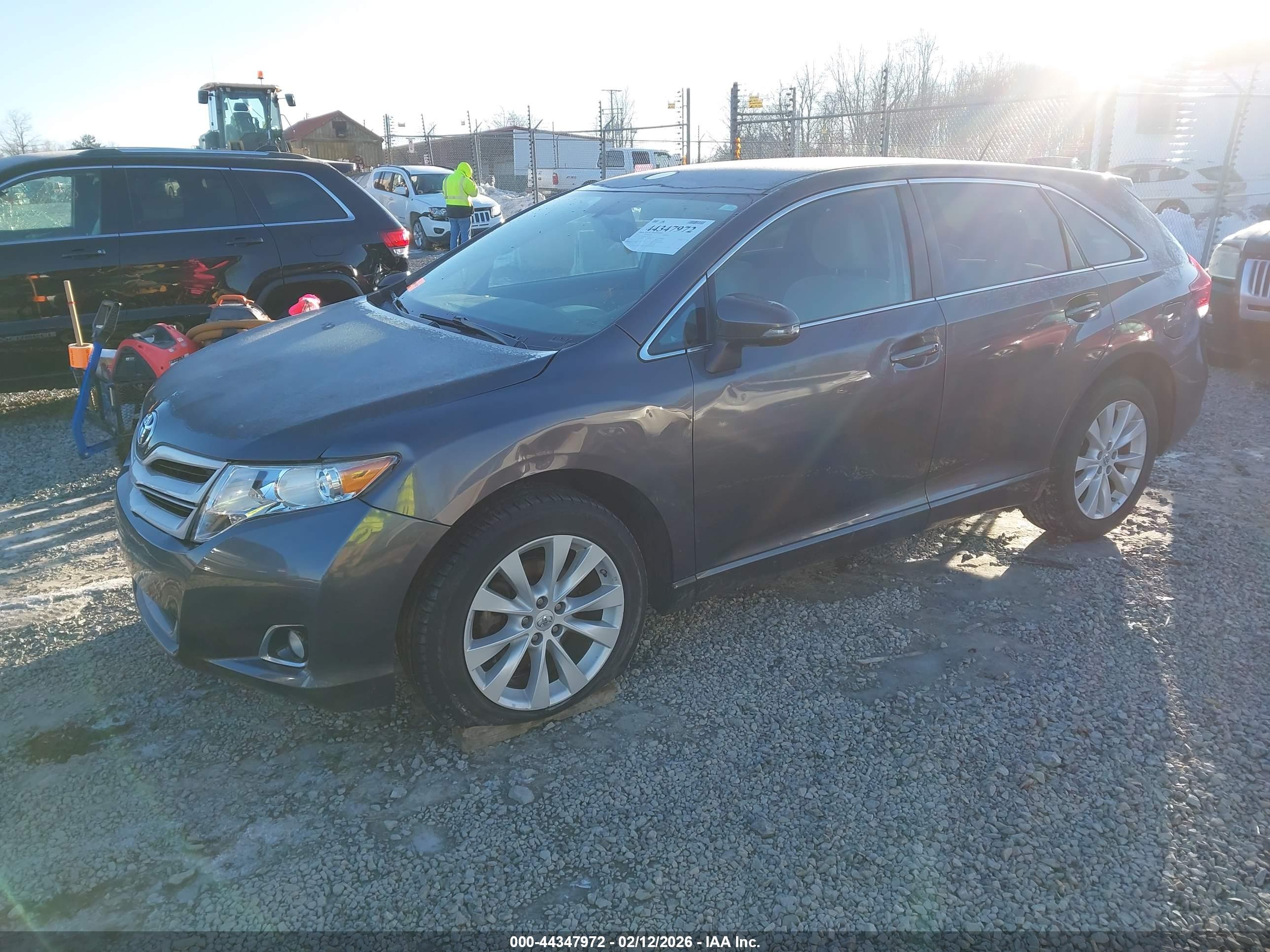 TOYOTA VENZA image 2