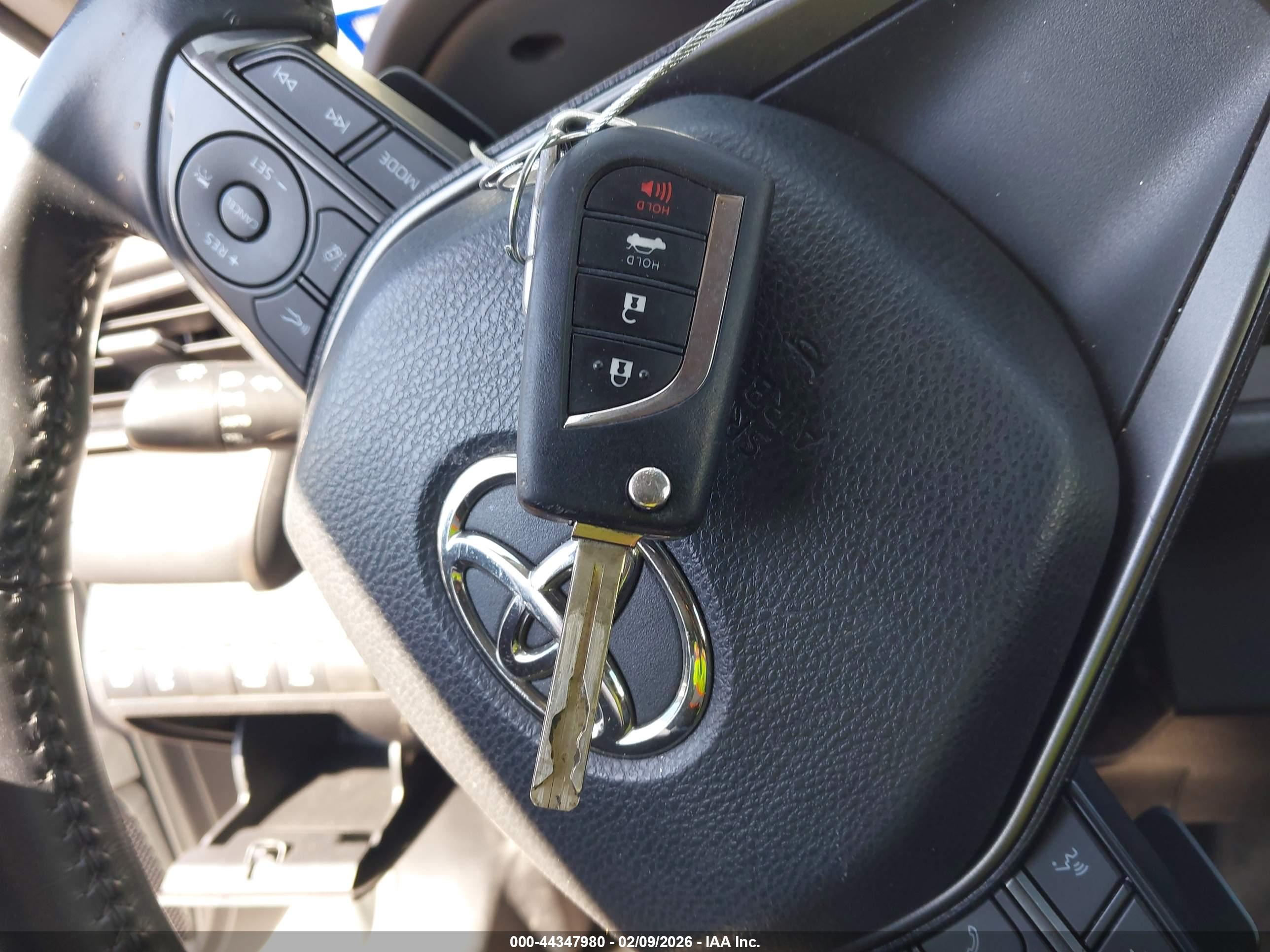 TOYOTA CAMRY image 11