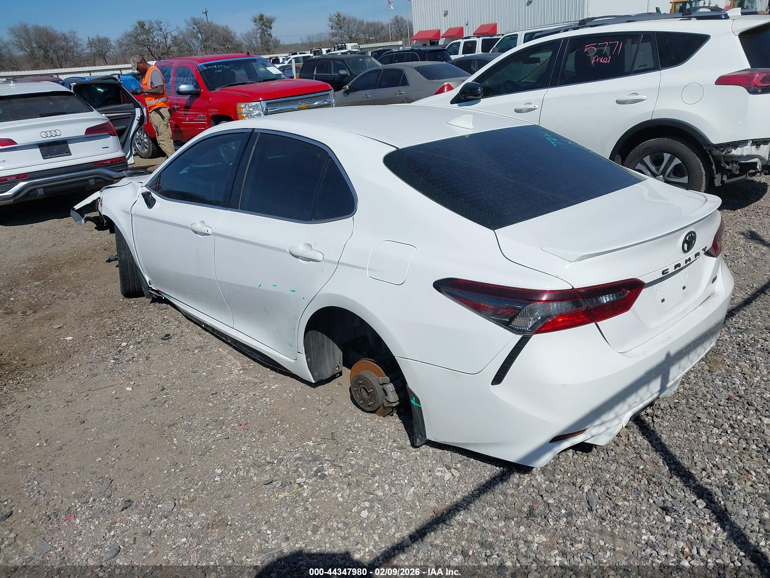 TOYOTA CAMRY image 3