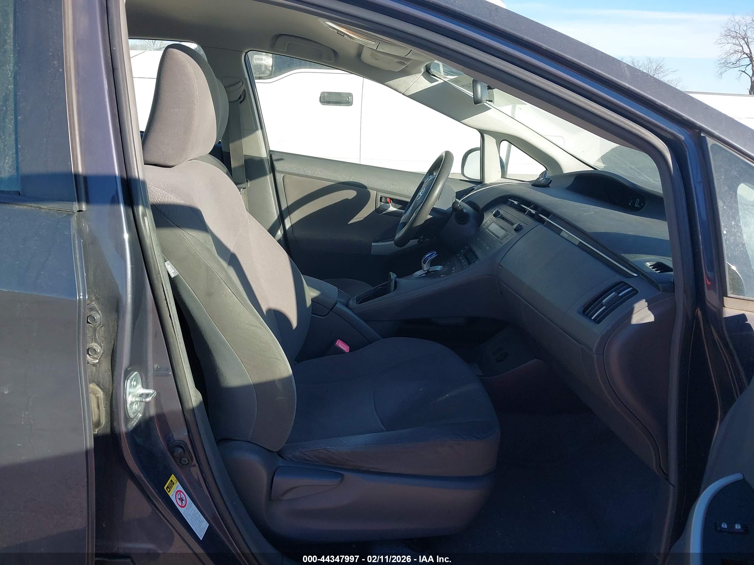 TOYOTA PRIUS image 5