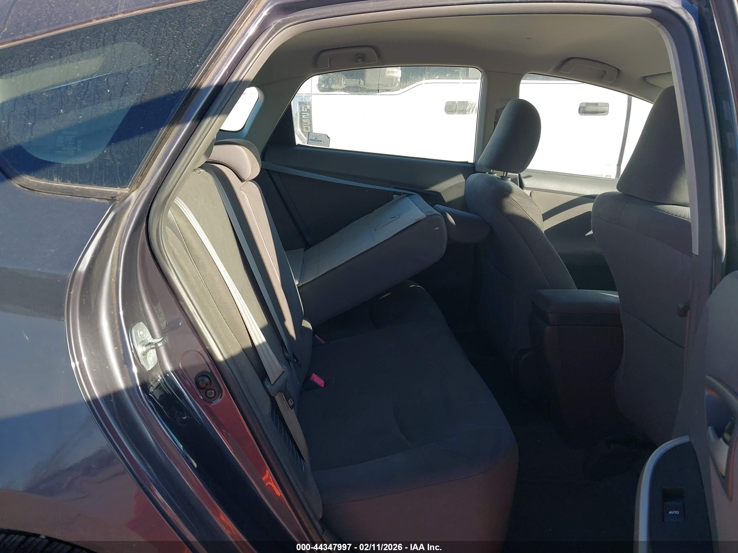 TOYOTA PRIUS image 8