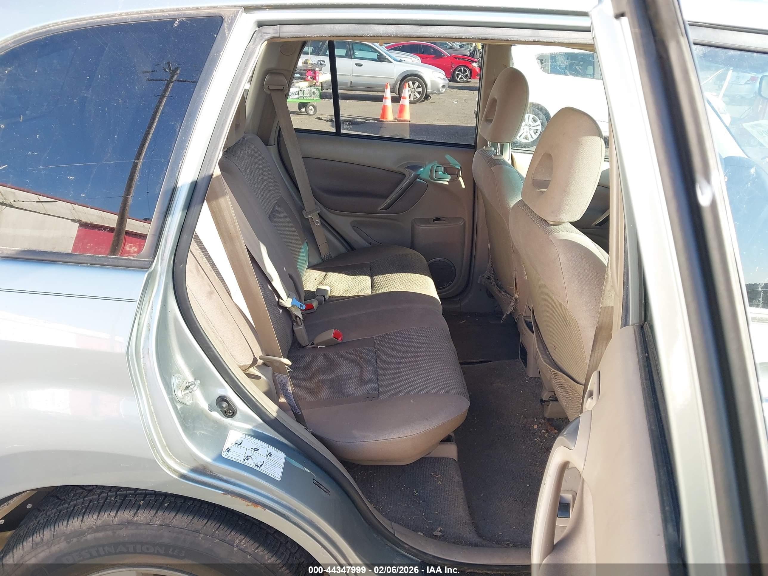 TOYOTA RAV4 image 8
