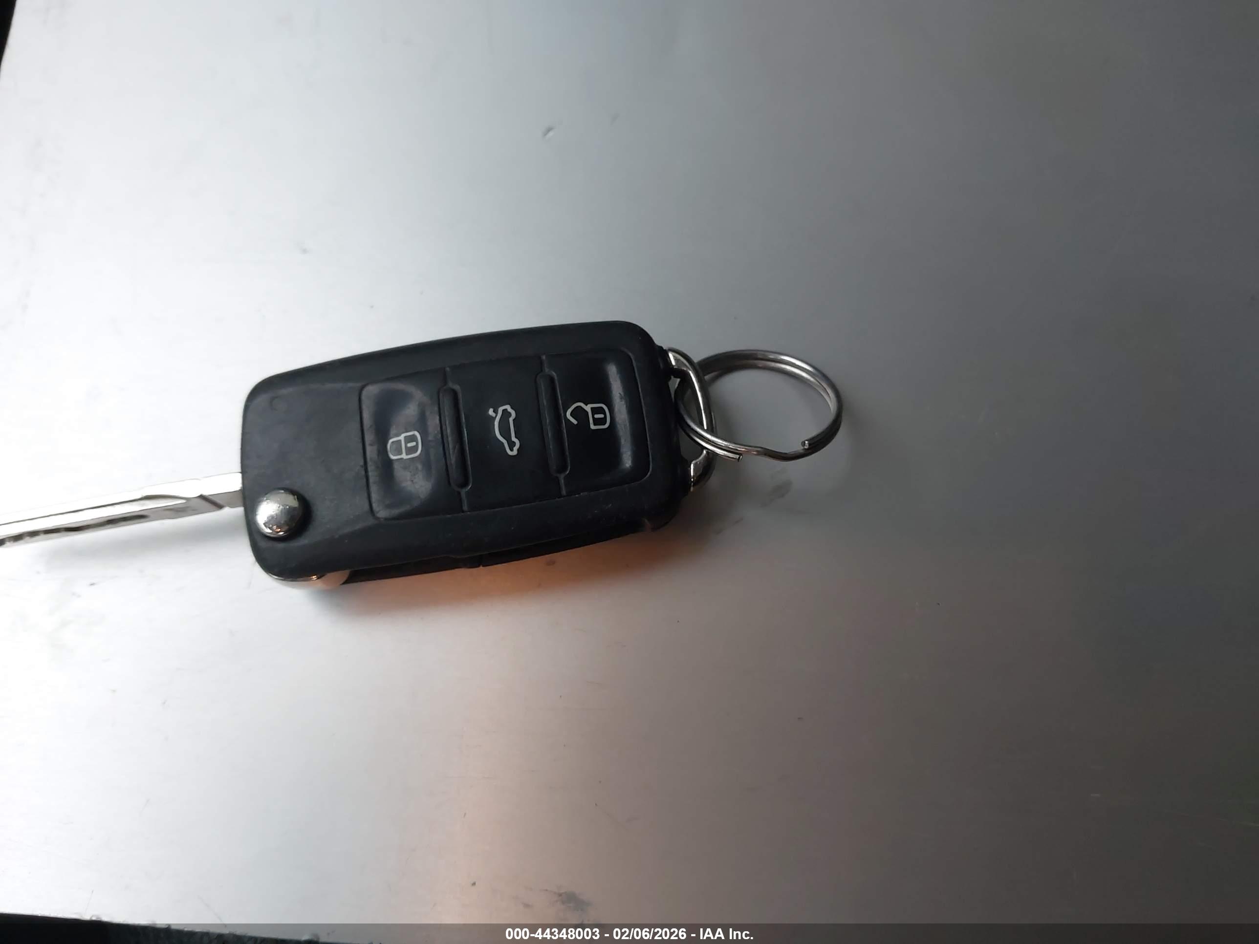 VOLKSWAGEN PASSAT image 11