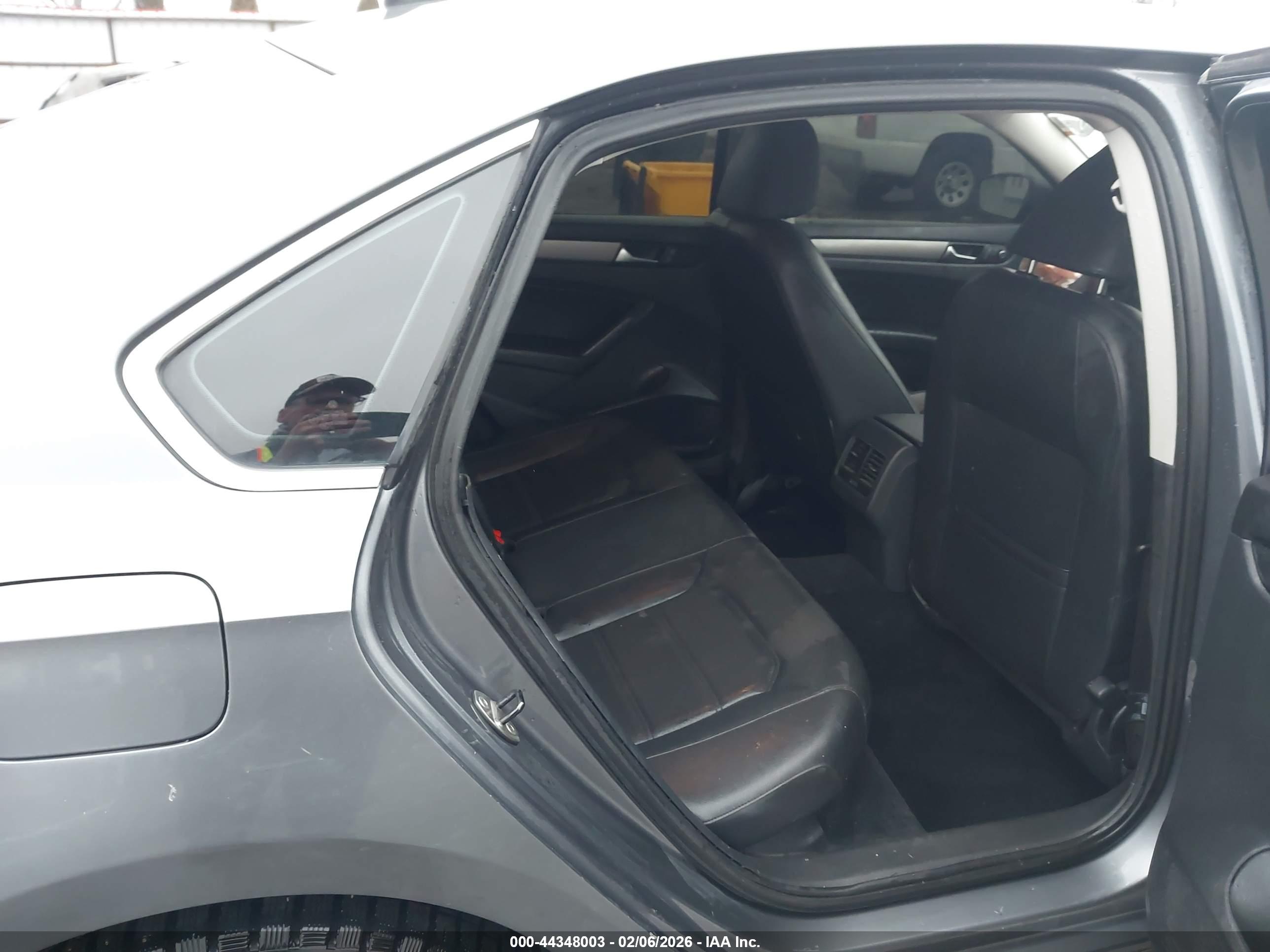 VOLKSWAGEN PASSAT image 8