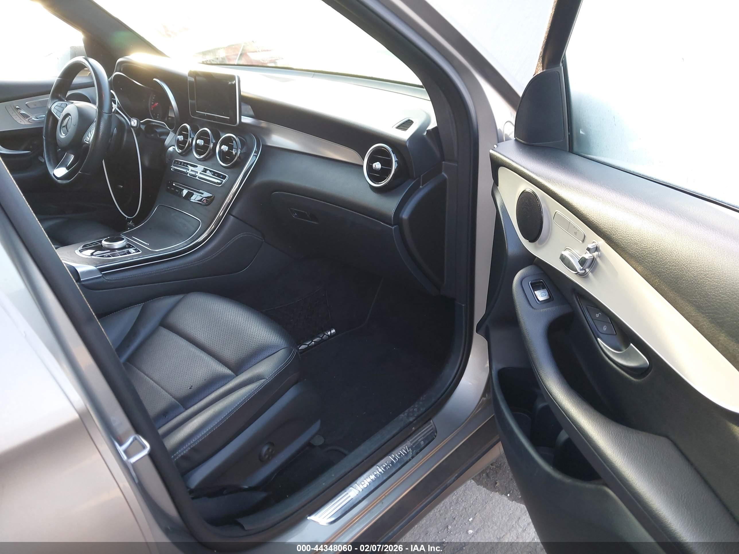 MERCEDES-BENZ GLC image 5