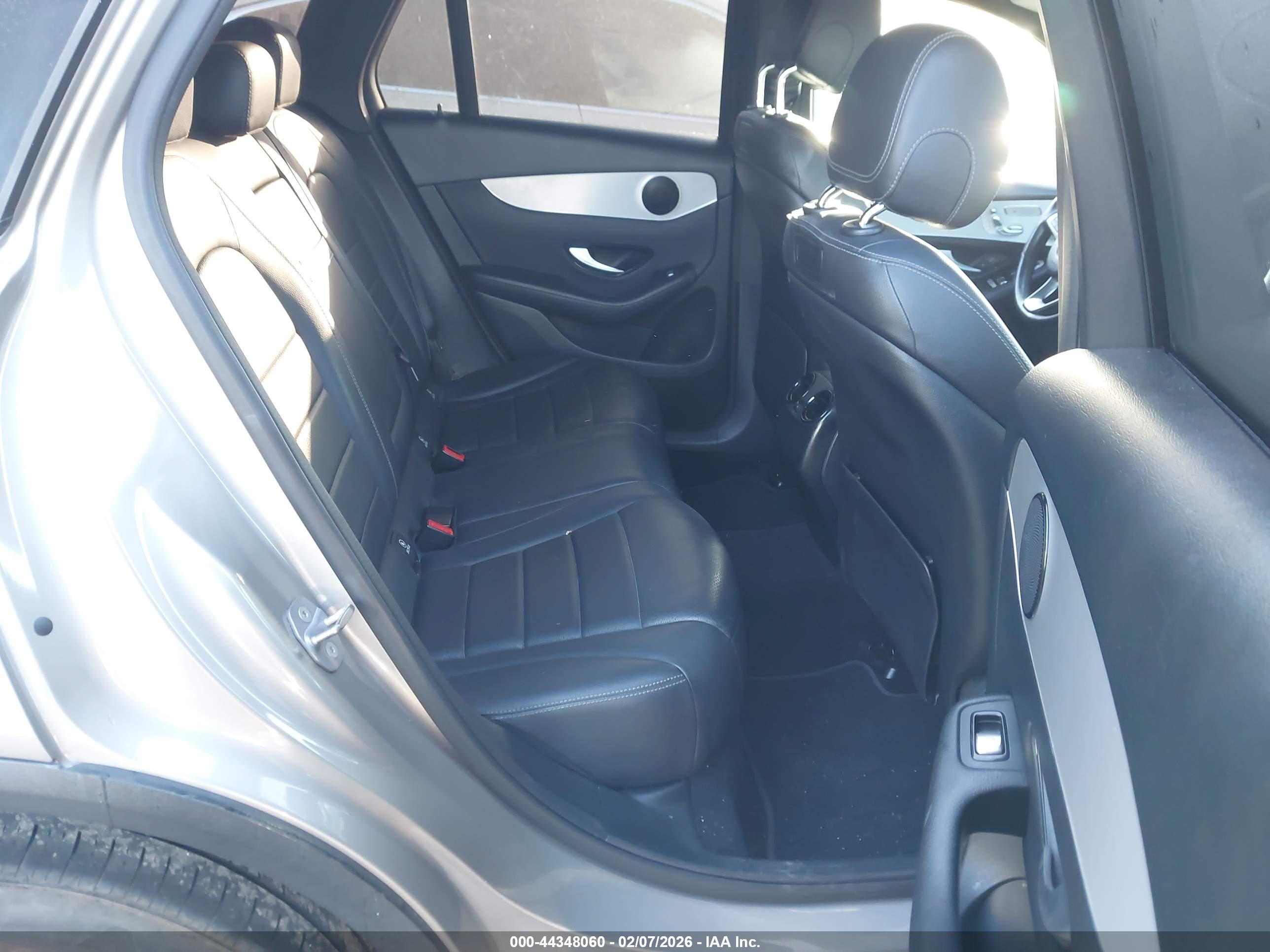 MERCEDES-BENZ GLC image 8