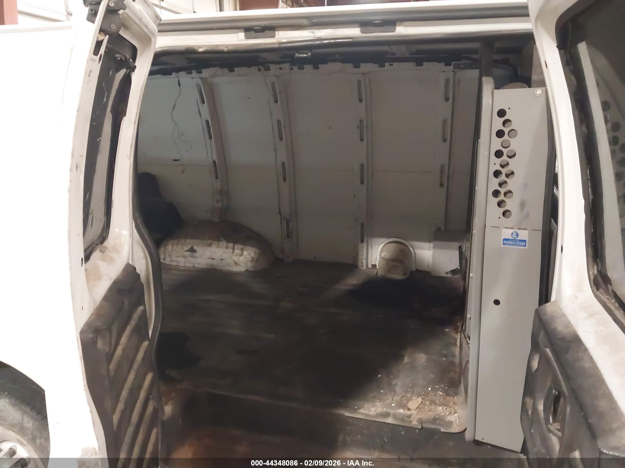 GMC SAVANA image 8