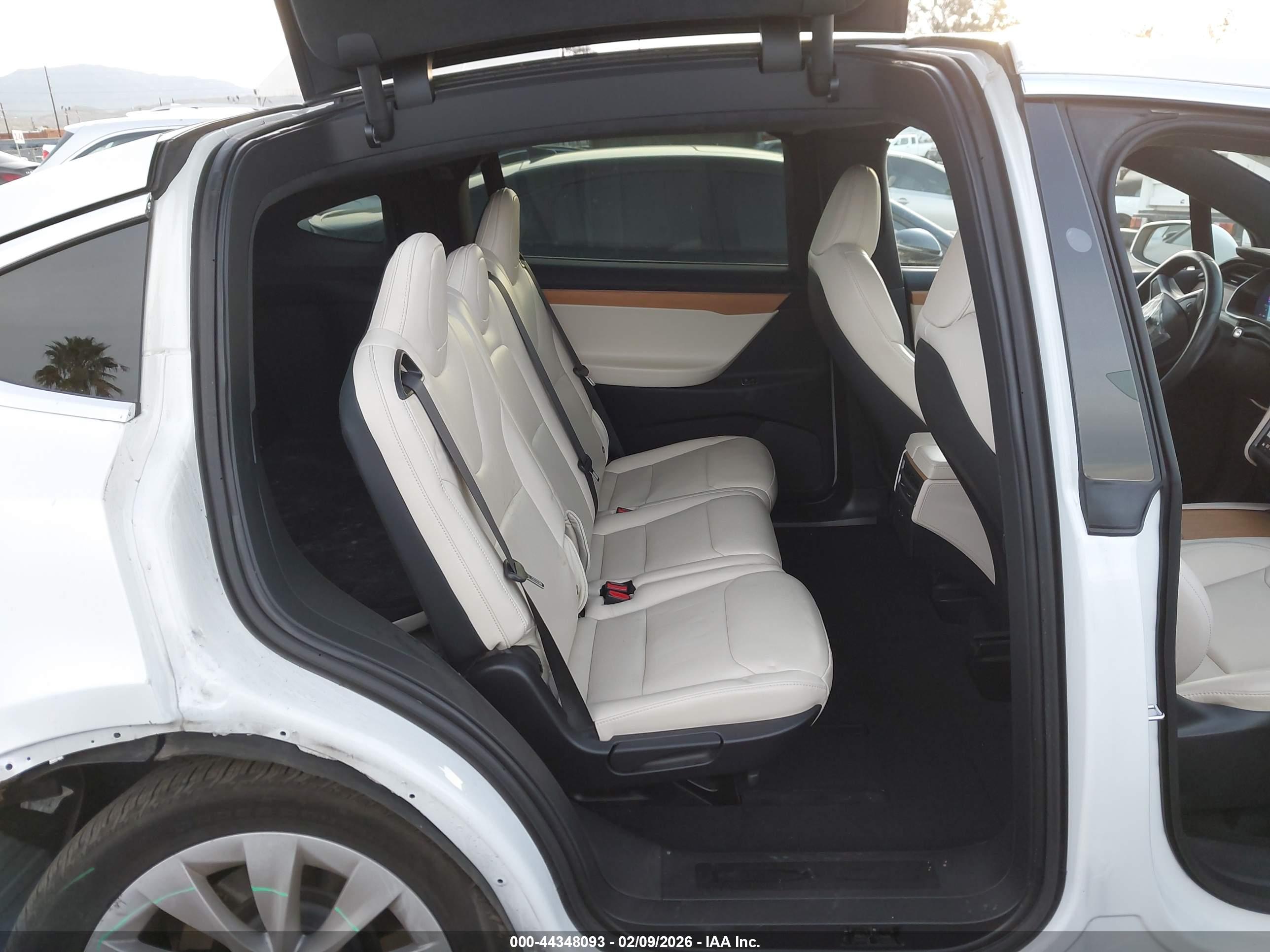 TESLA MODEL image 8