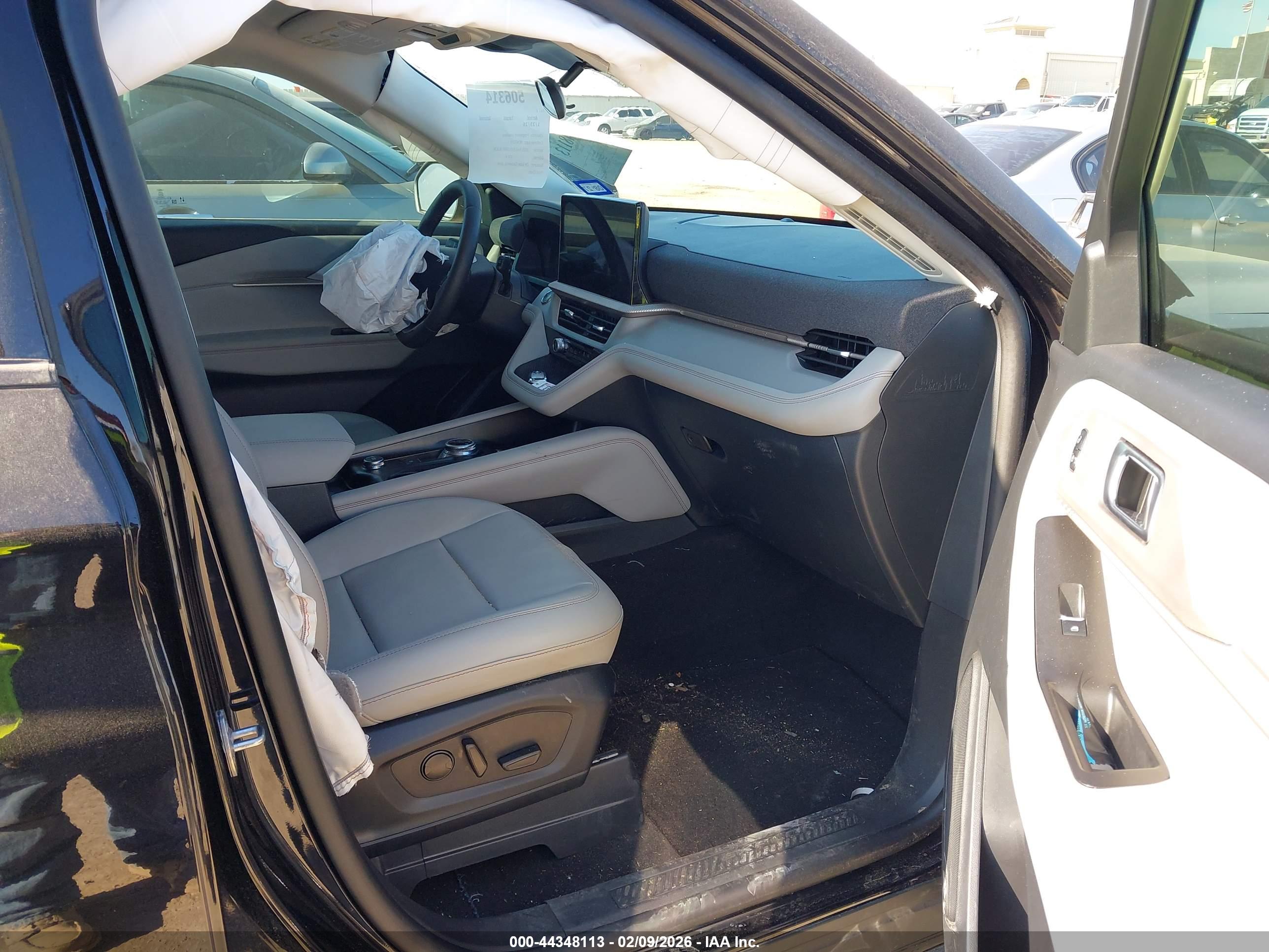 FORD EXPLORER image 5