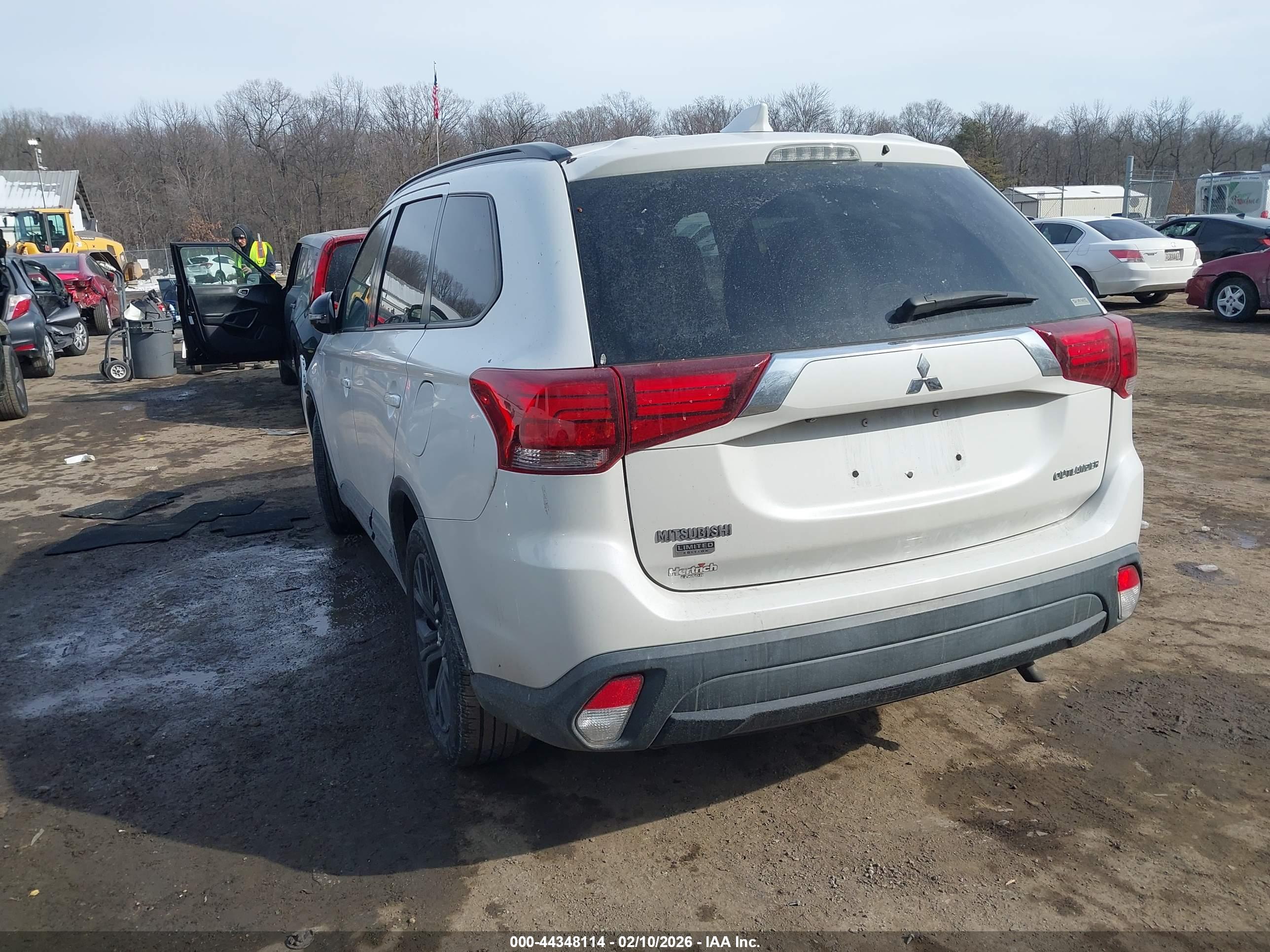 MITSUBISHI OUTLANDER image 3
