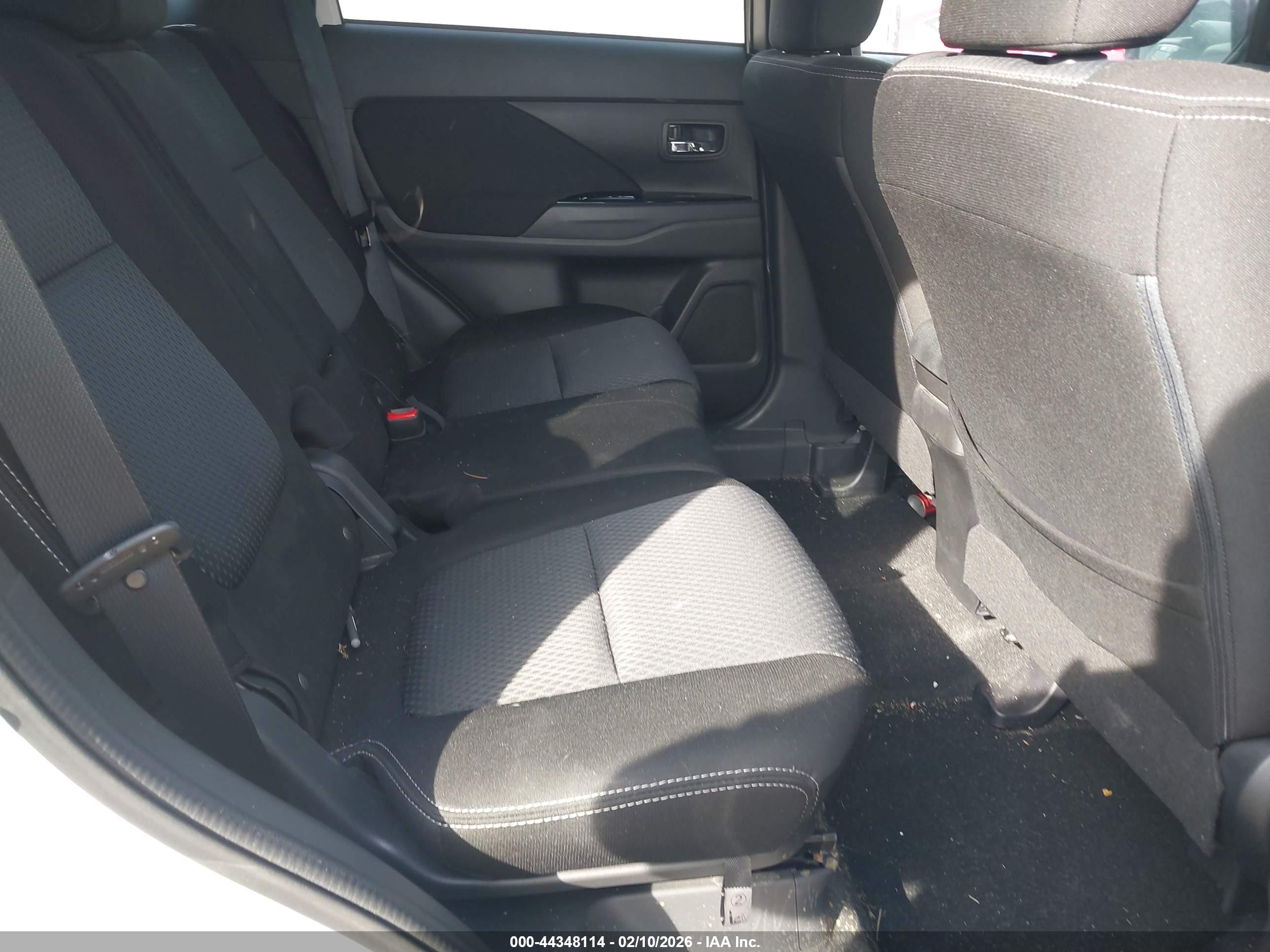 MITSUBISHI OUTLANDER image 8