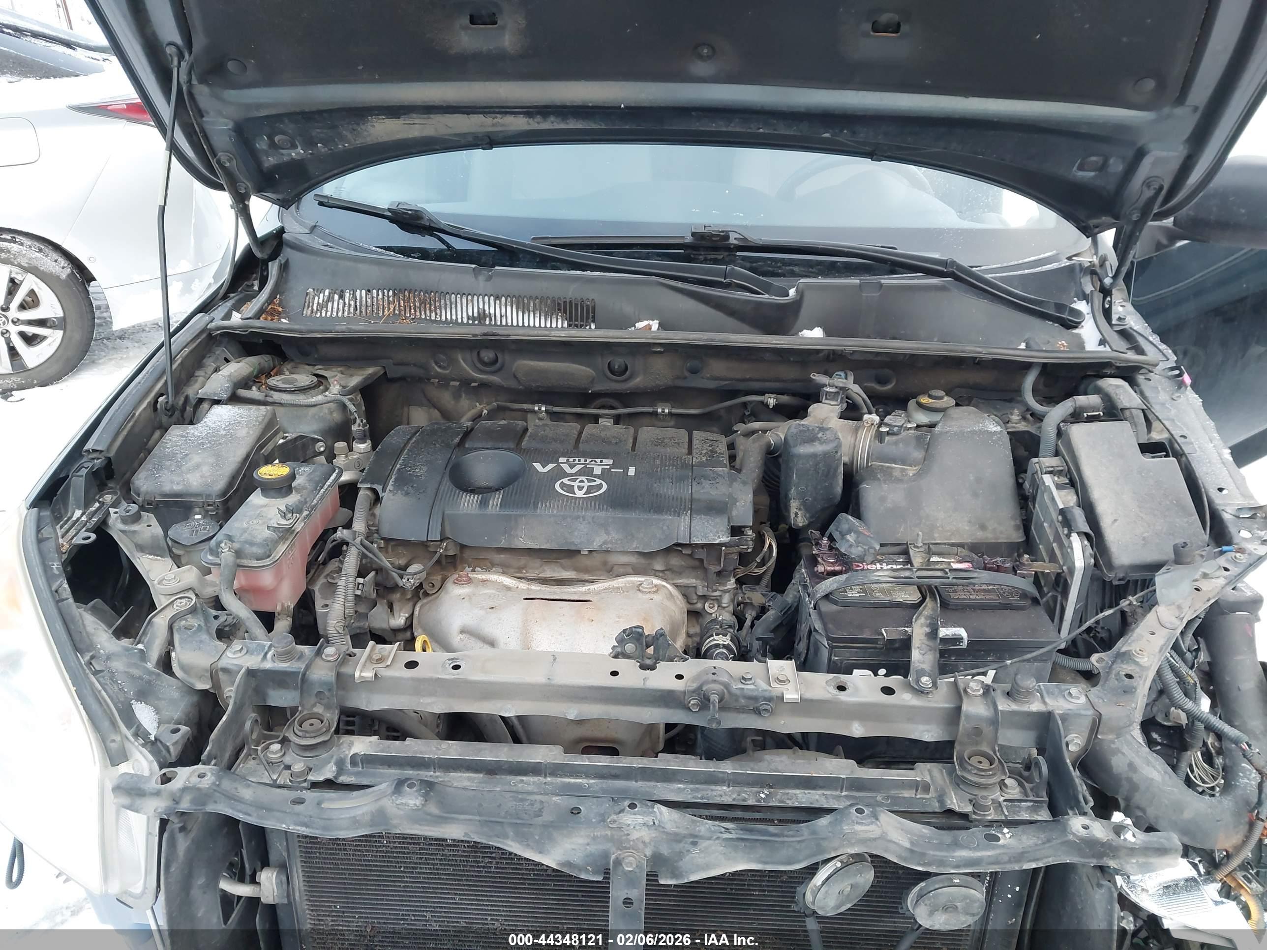 TOYOTA RAV4 image 10