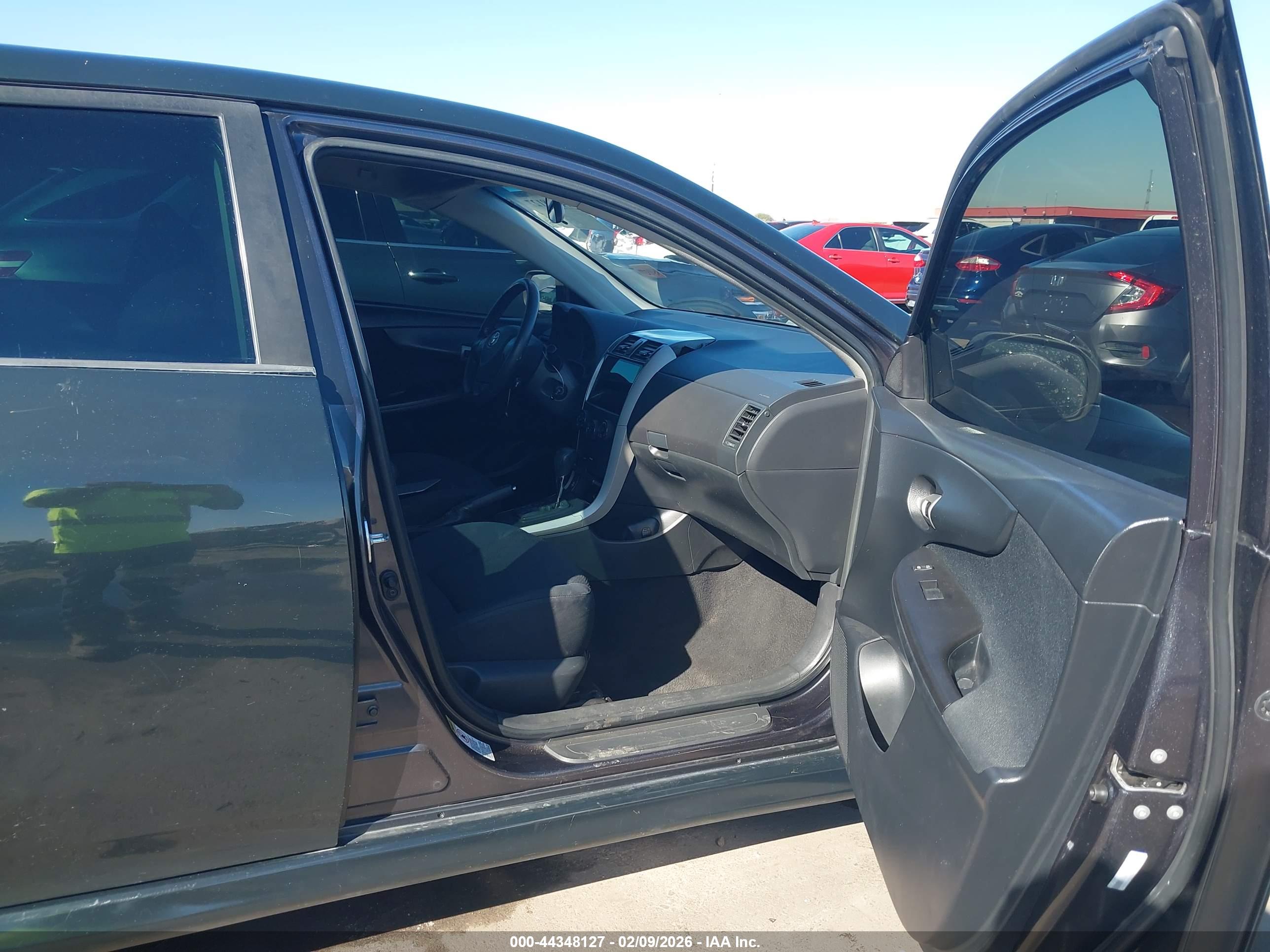 TOYOTA COROLLA image 5
