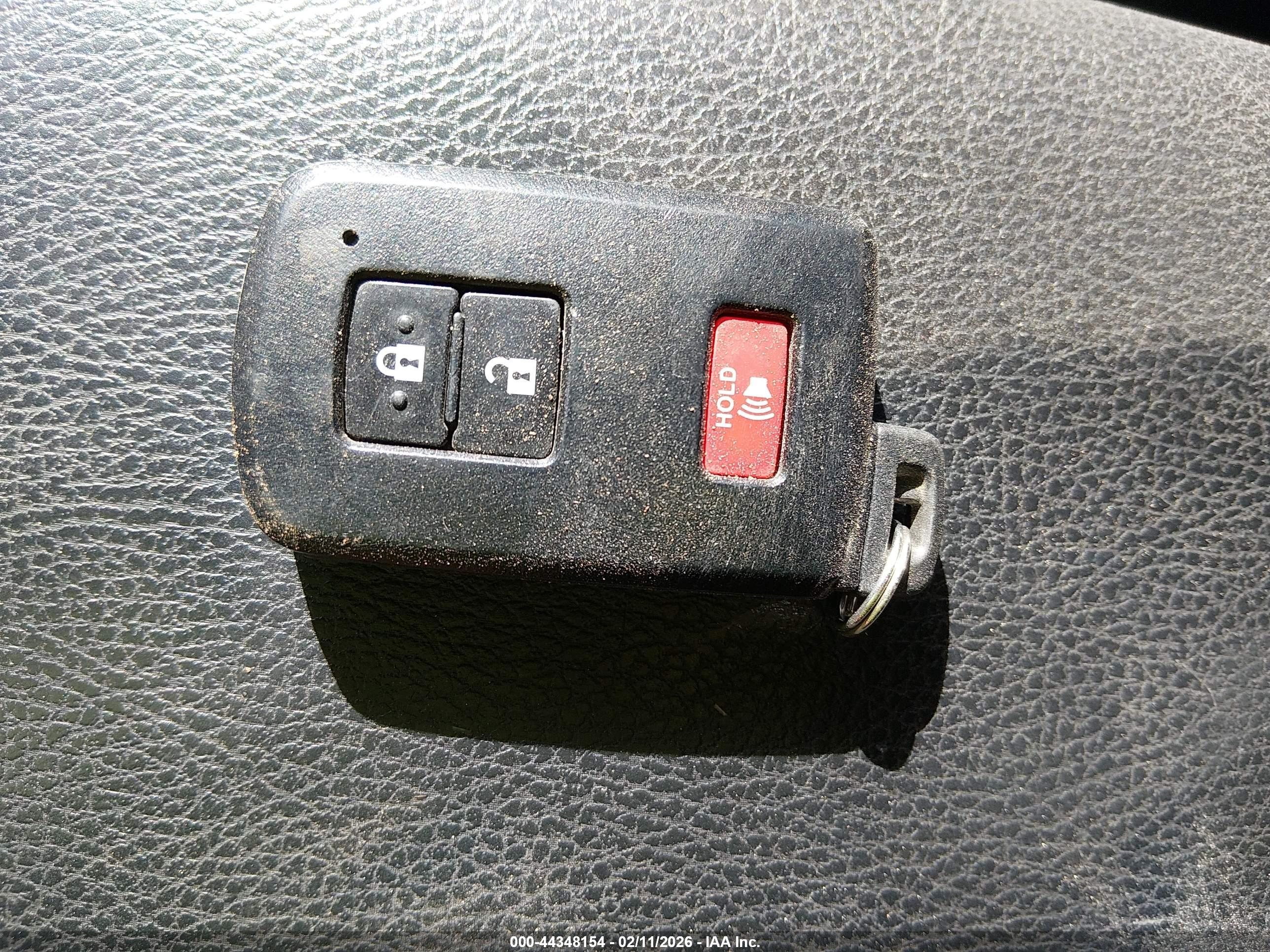 TOYOTA RAV4 image 11