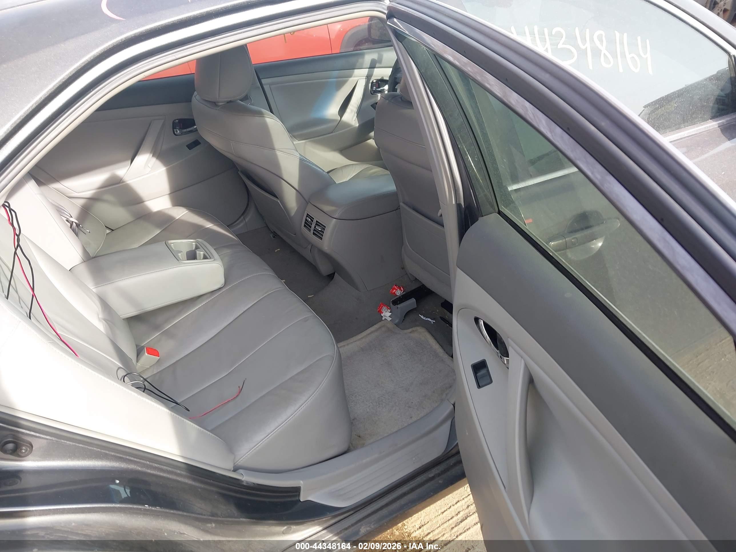 TOYOTA CAMRY image 8