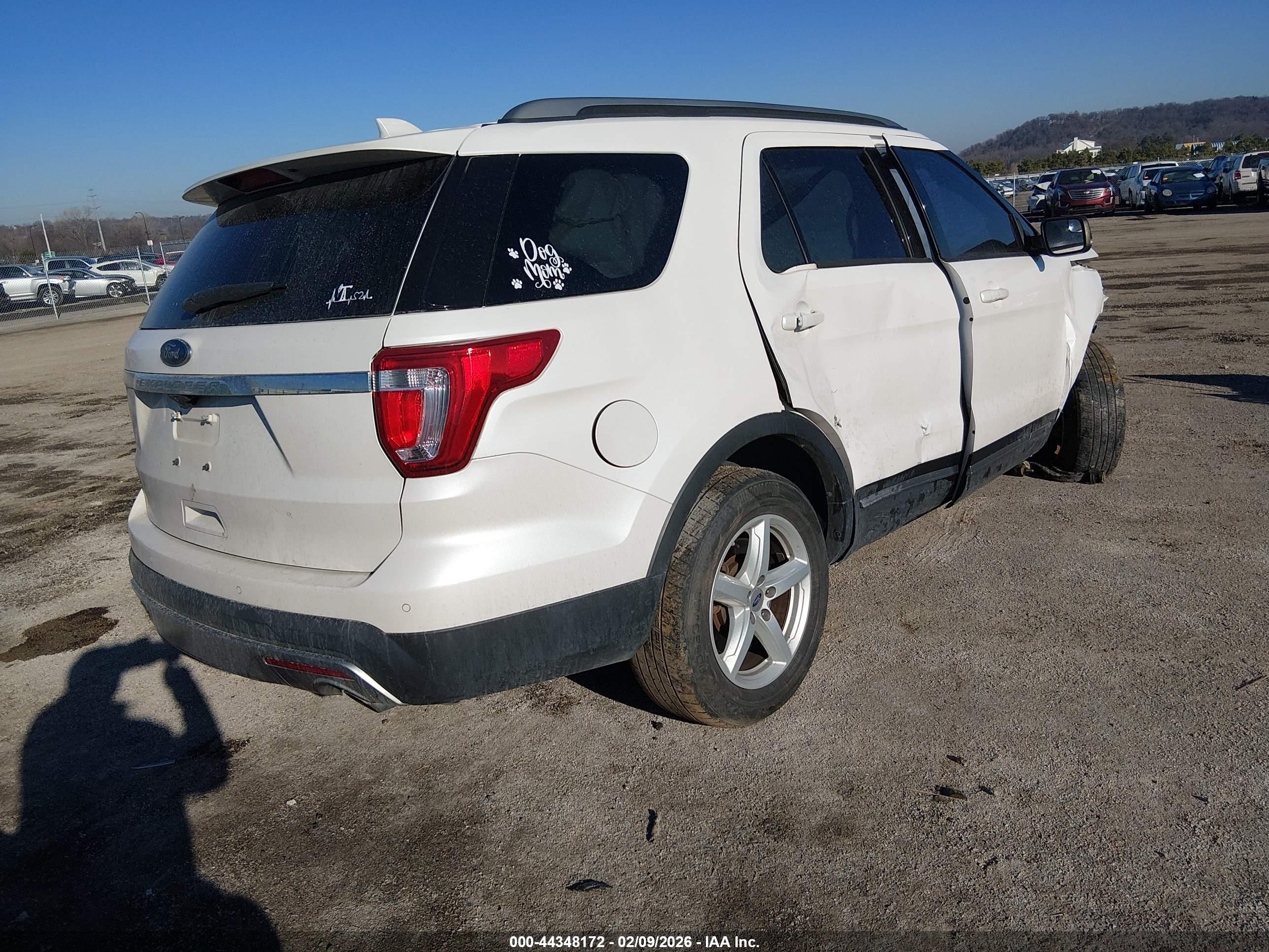 FORD EXPLORER image 4