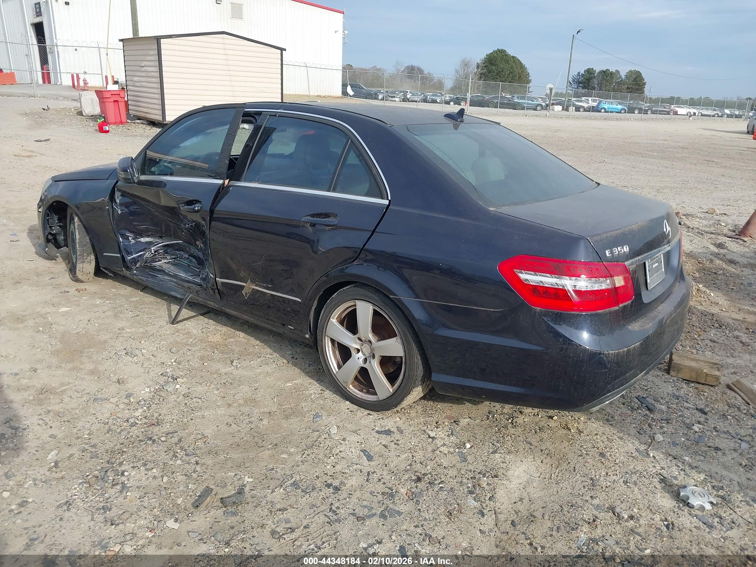 MERCEDES-BENZ E image 3