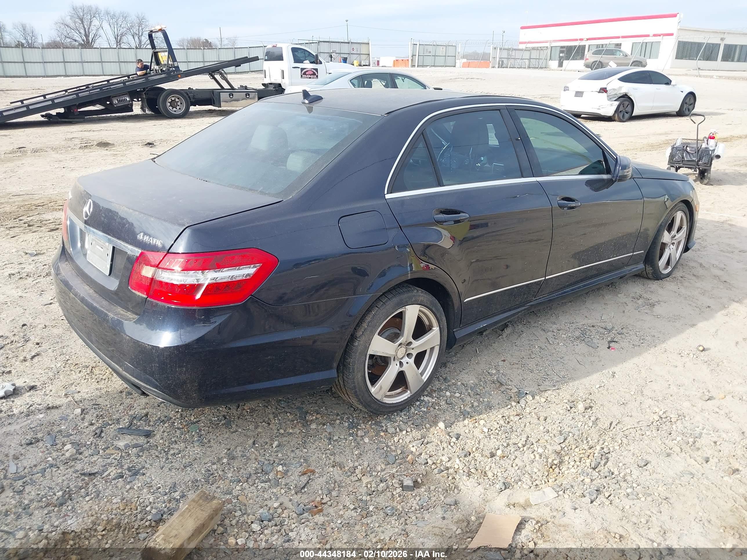 MERCEDES-BENZ E image 4