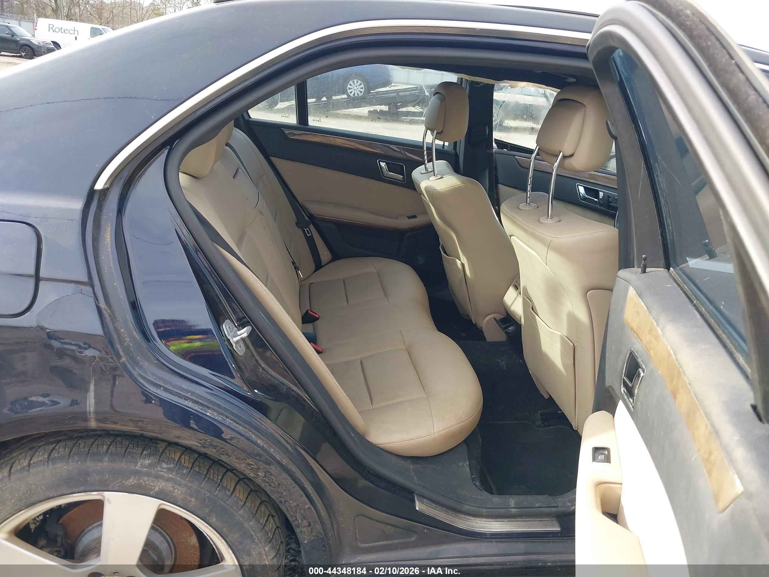 MERCEDES-BENZ E image 8