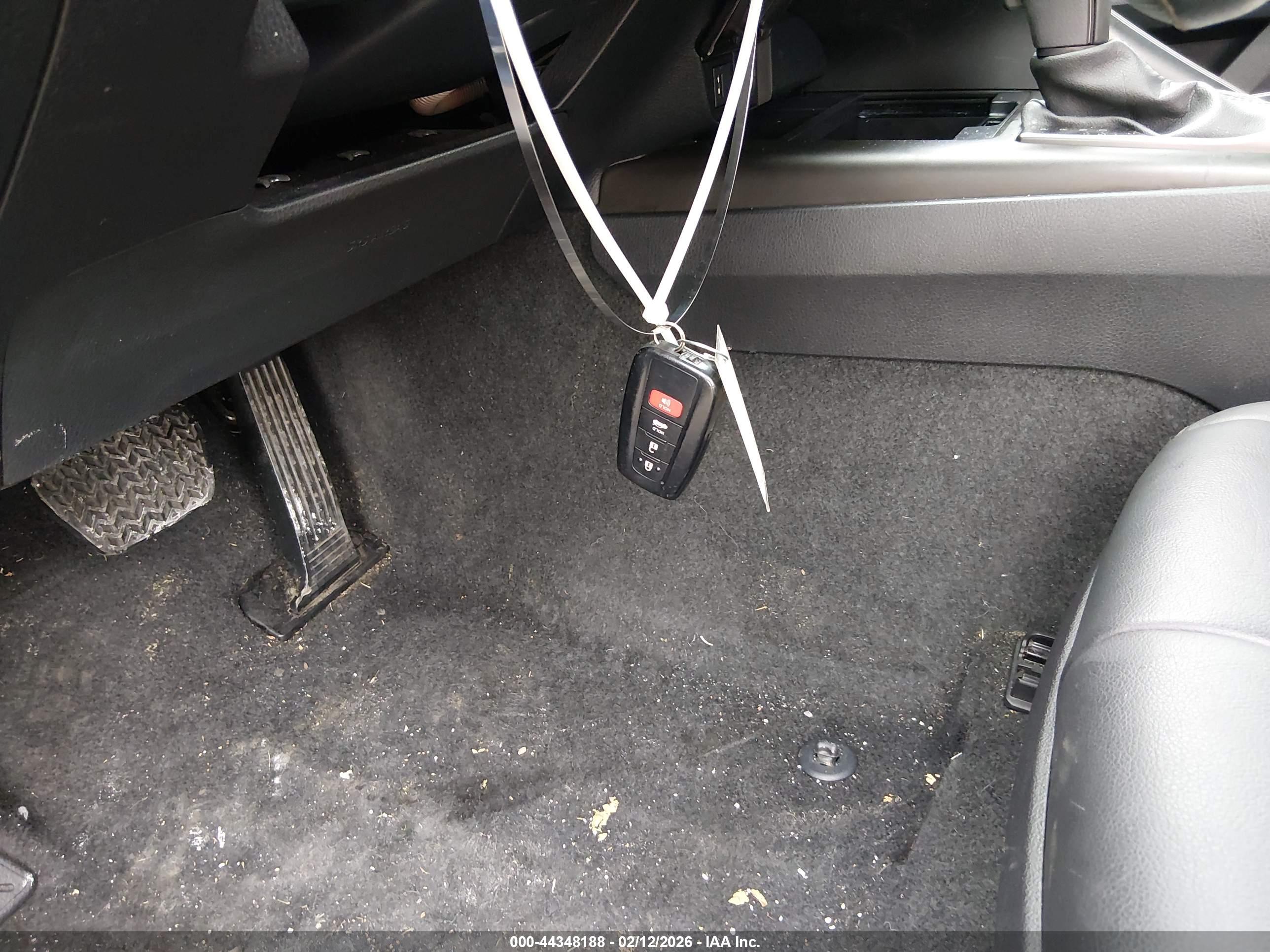 TOYOTA CAMRY image 11