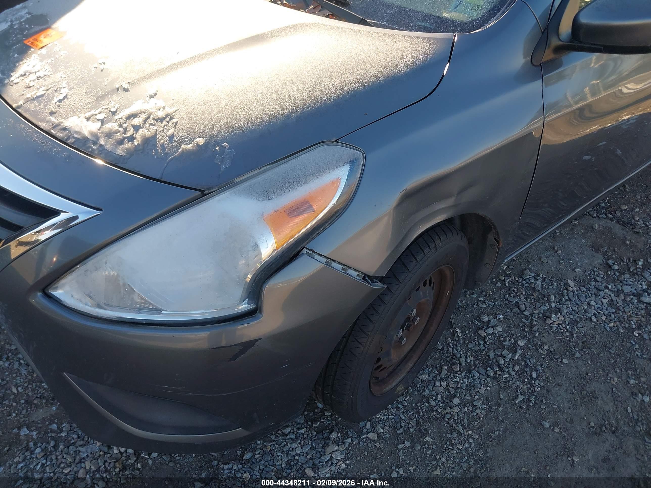 NISSAN VERSA image 6