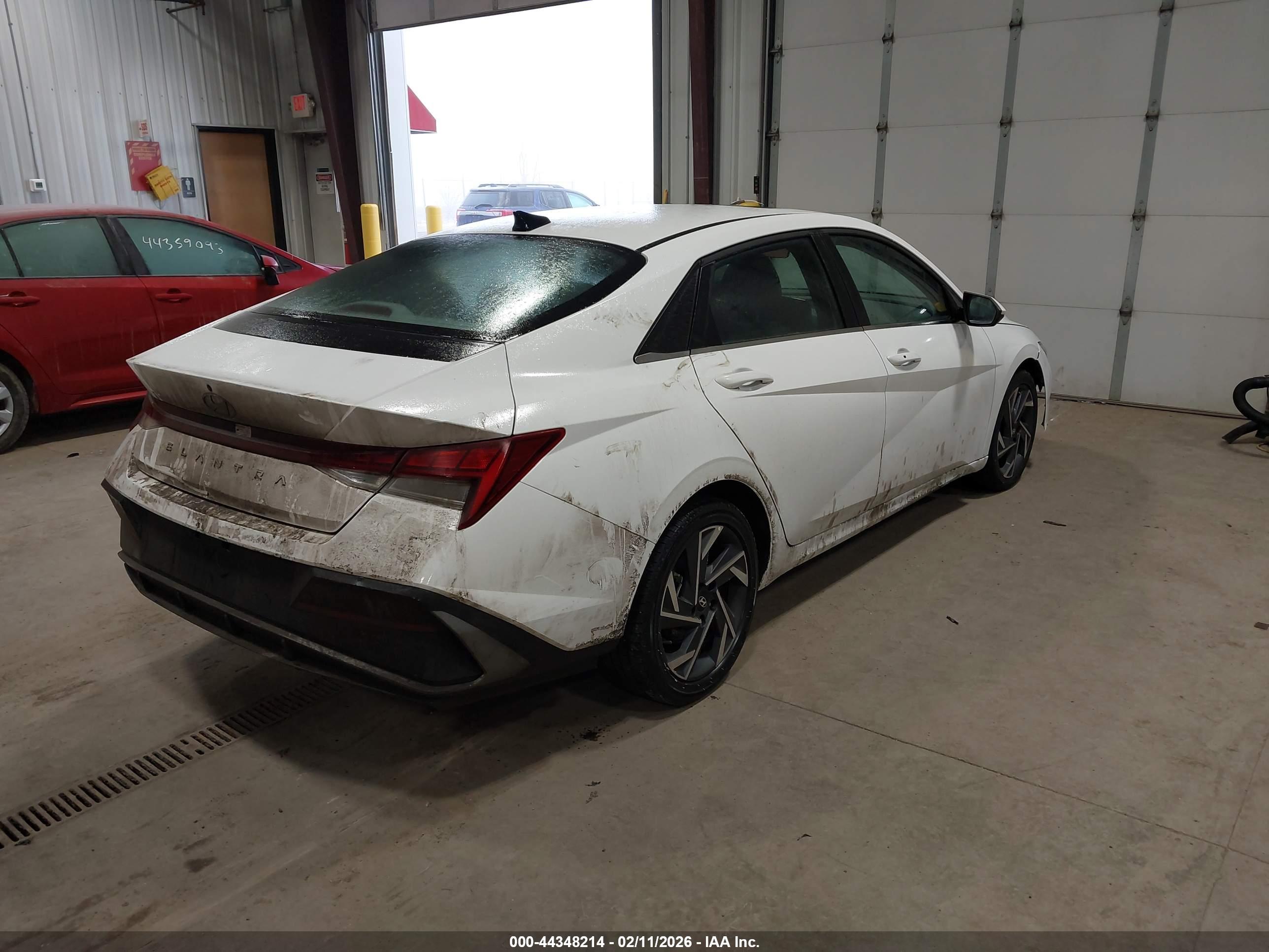 HYUNDAI ELANTRA image 4