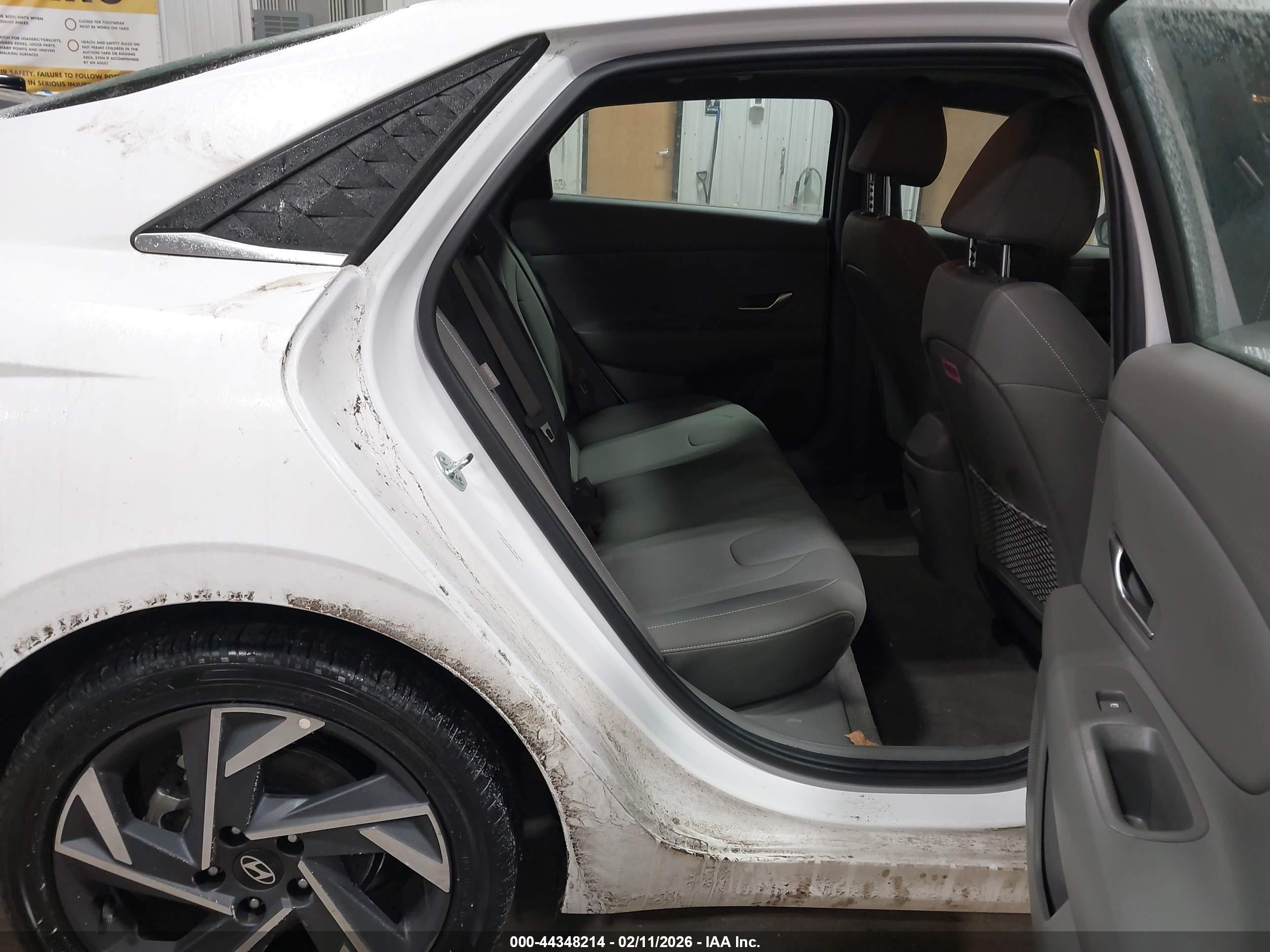 HYUNDAI ELANTRA image 8
