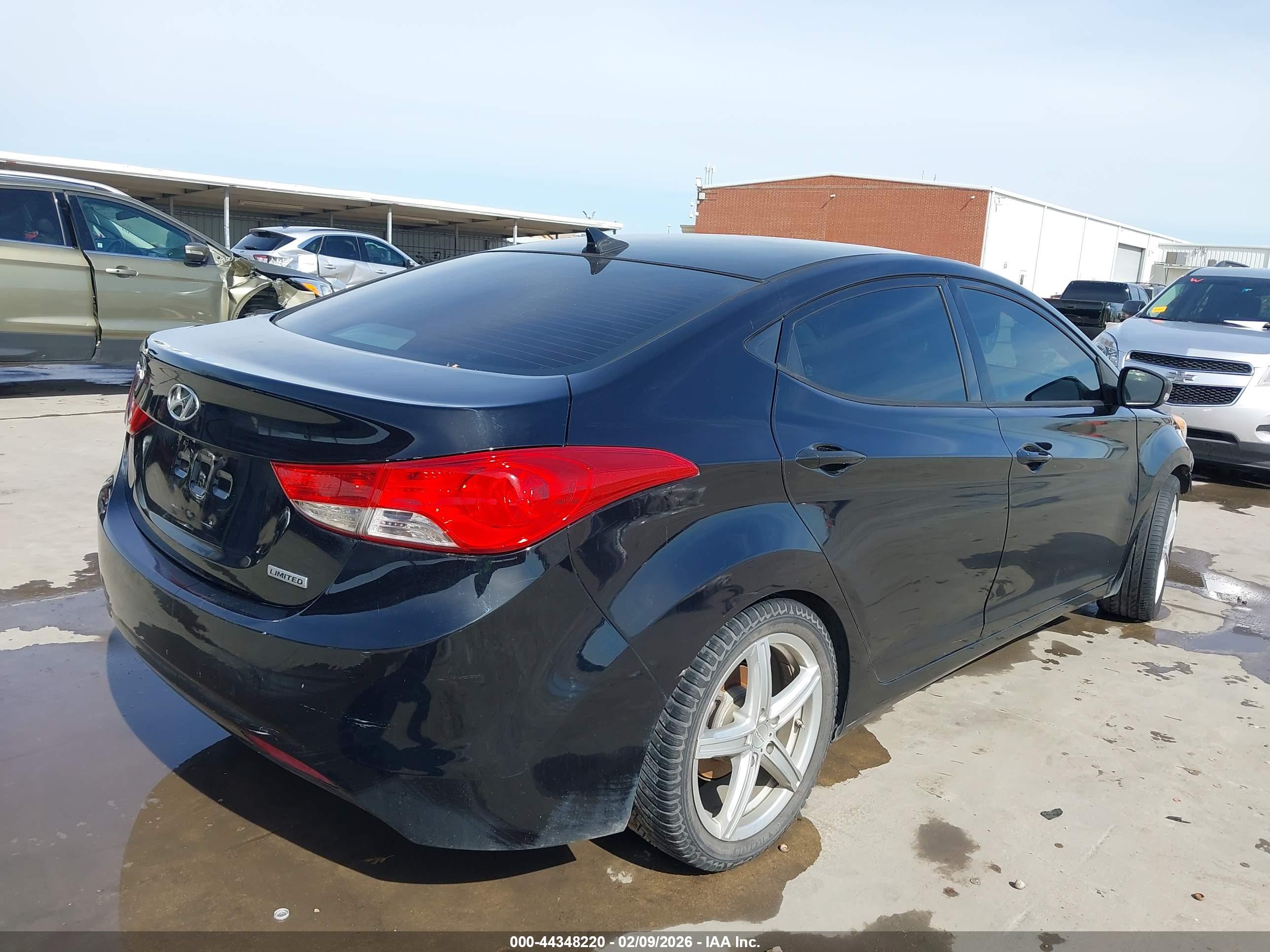 HYUNDAI ELANTRA image 4