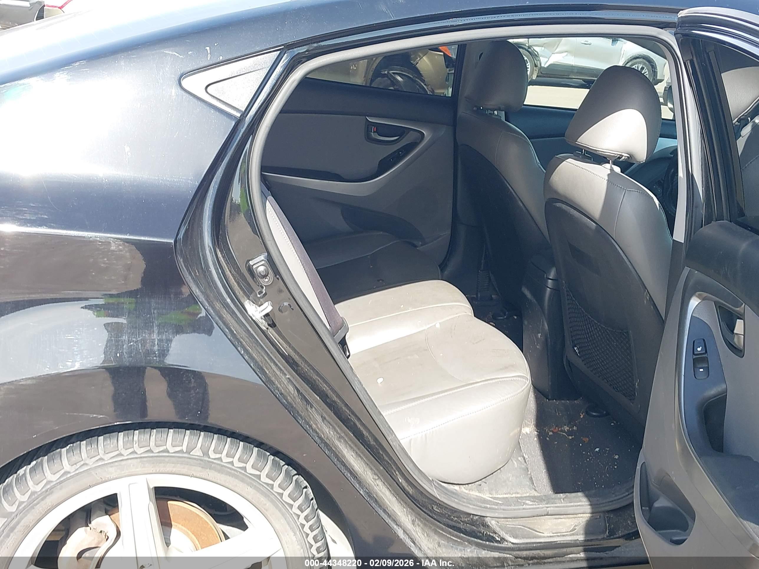 HYUNDAI ELANTRA image 8