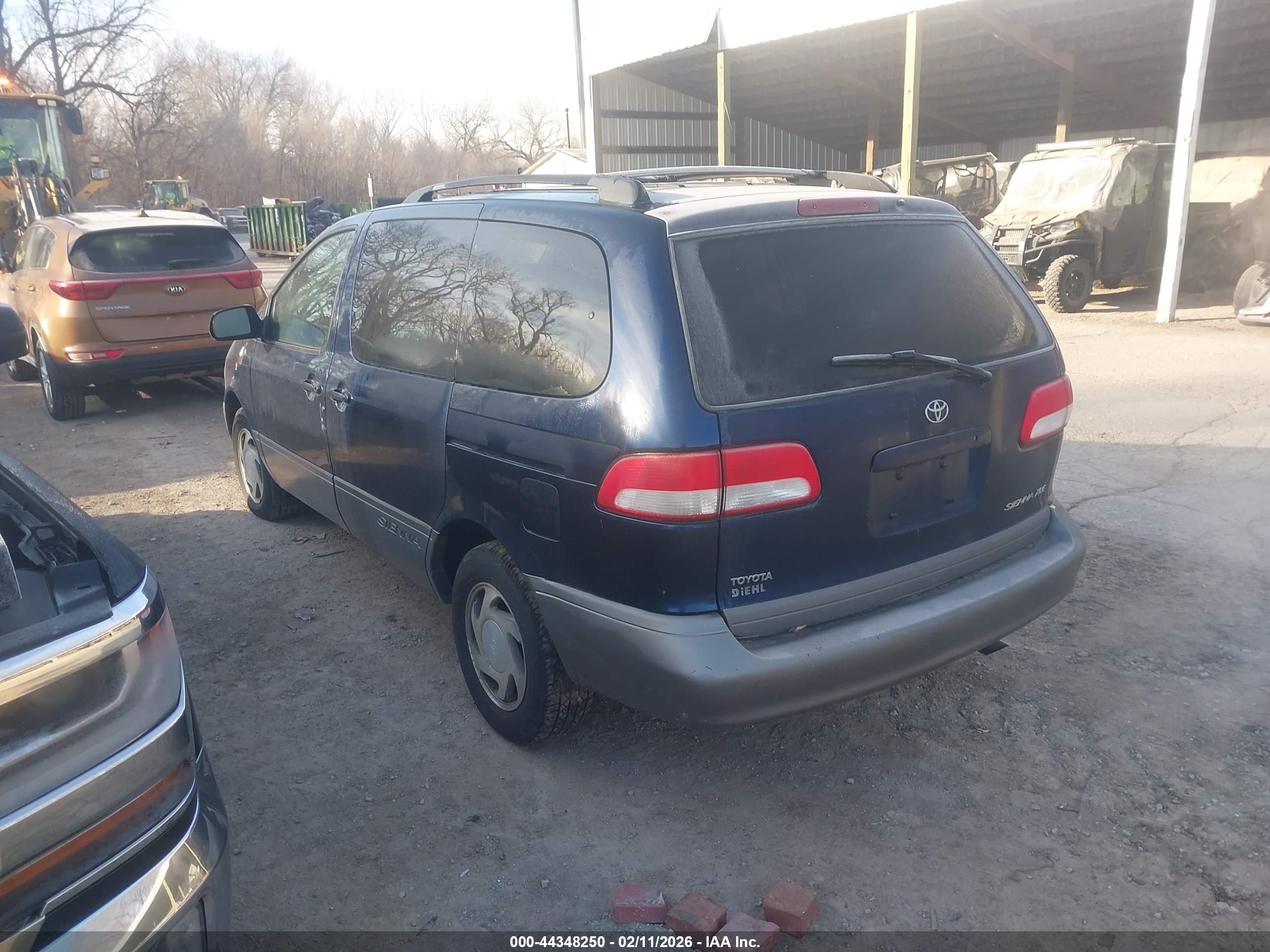 TOYOTA SIENNA image 3