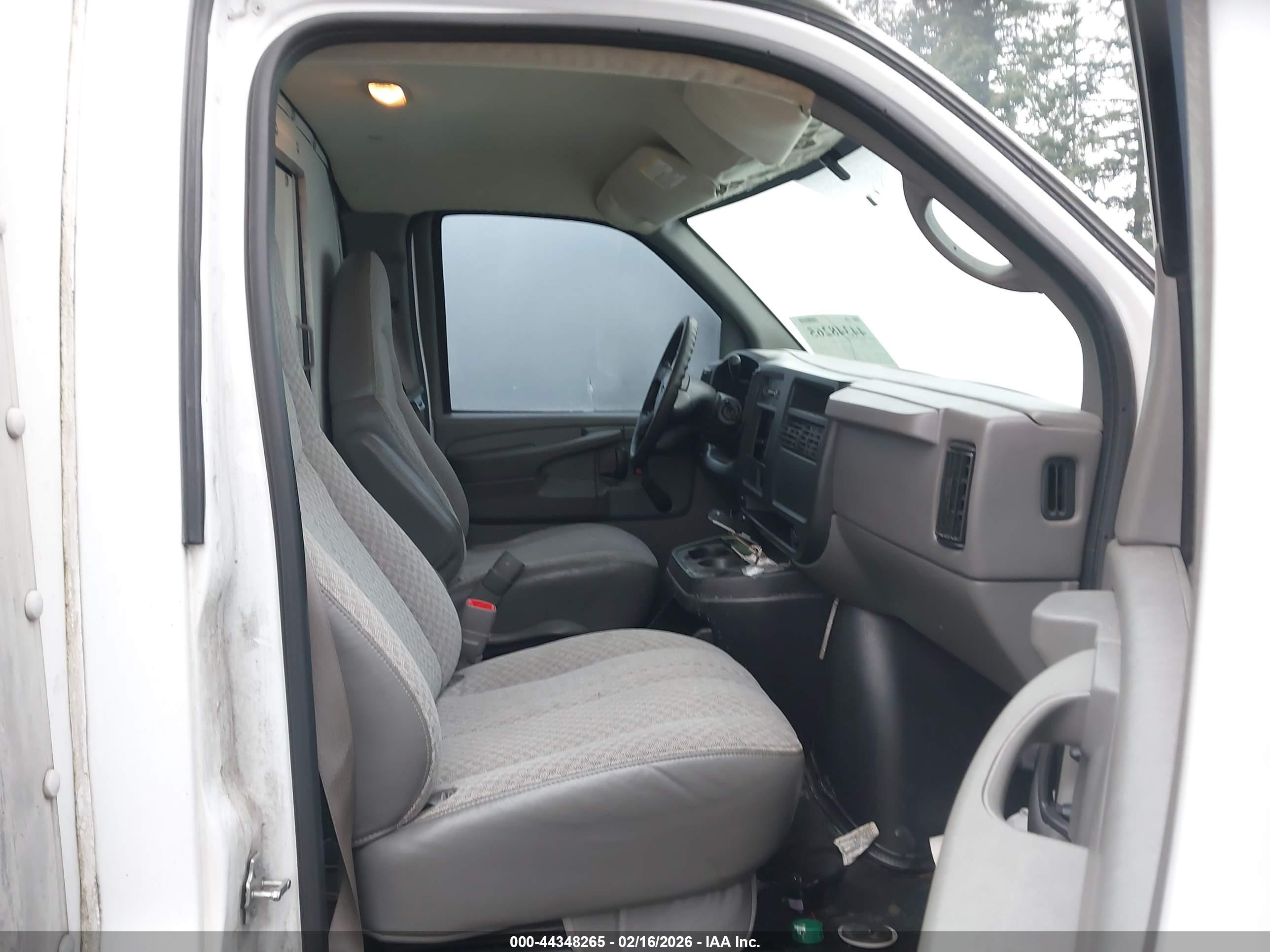 GMC SAVANA image 5
