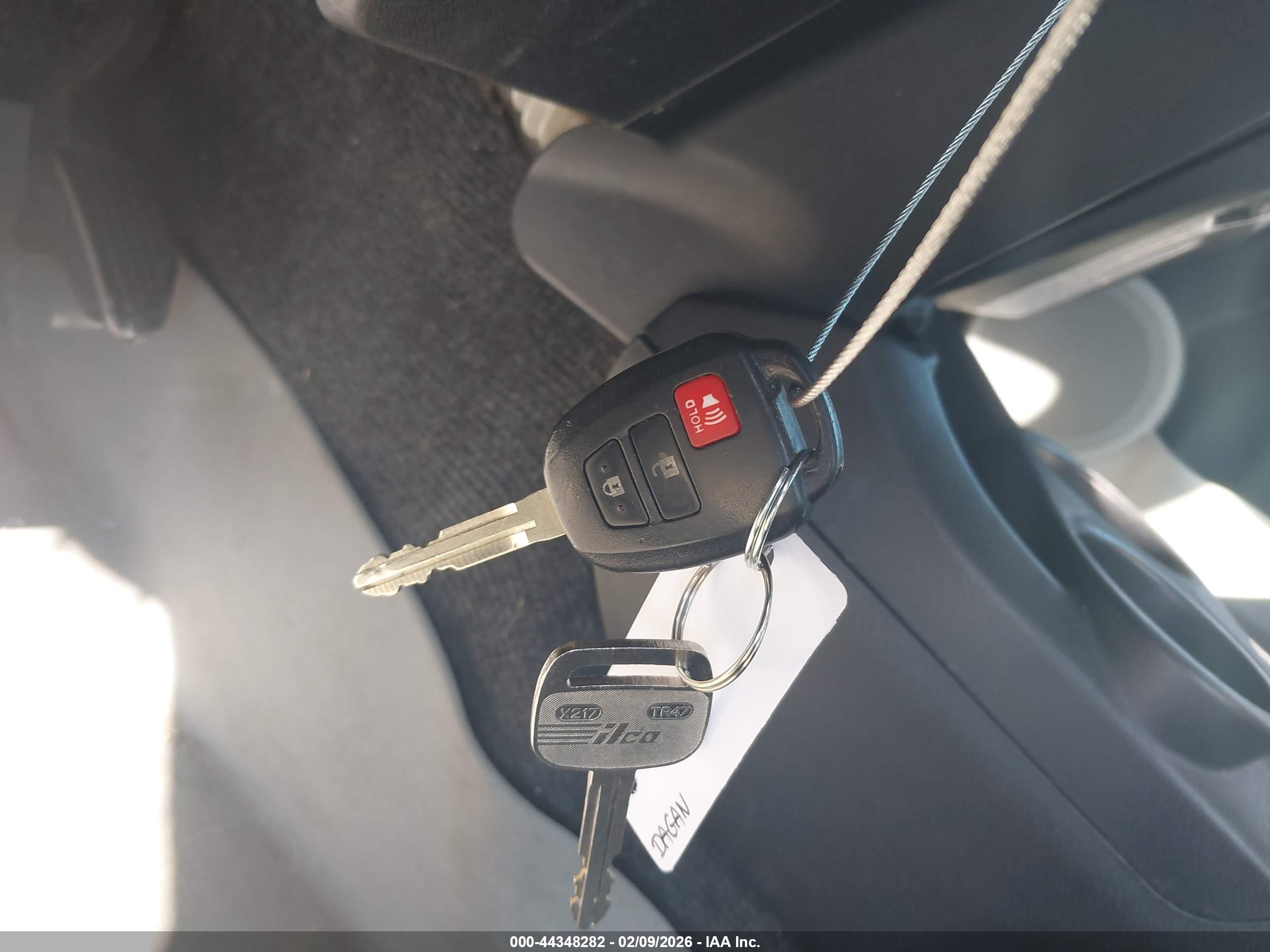 TOYOTA PRIUS image 11