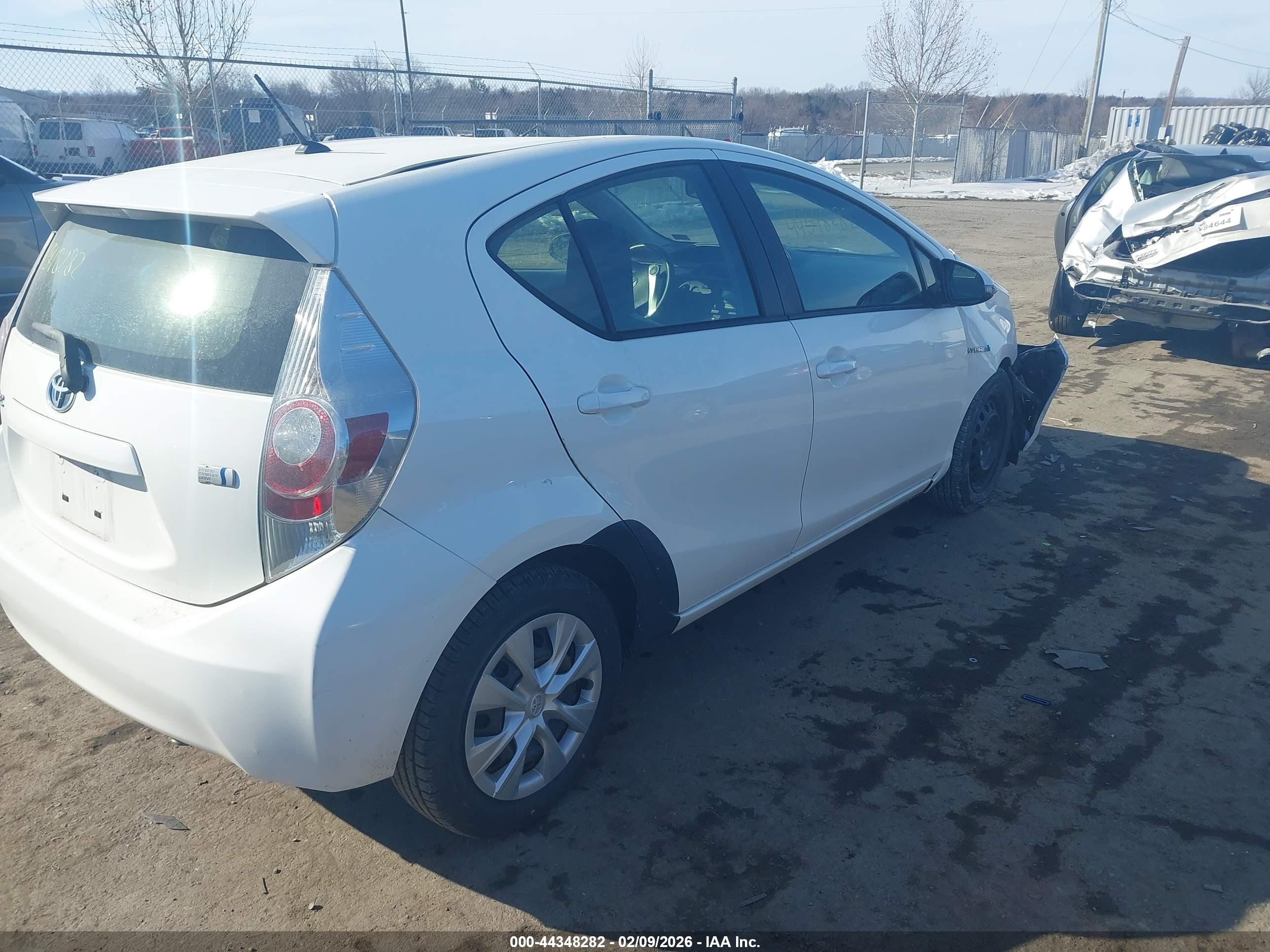 TOYOTA PRIUS image 4