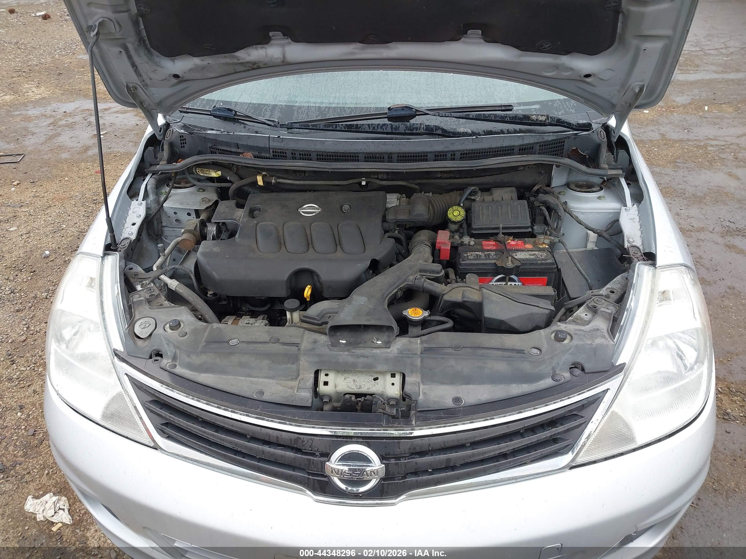 NISSAN VERSA image 10