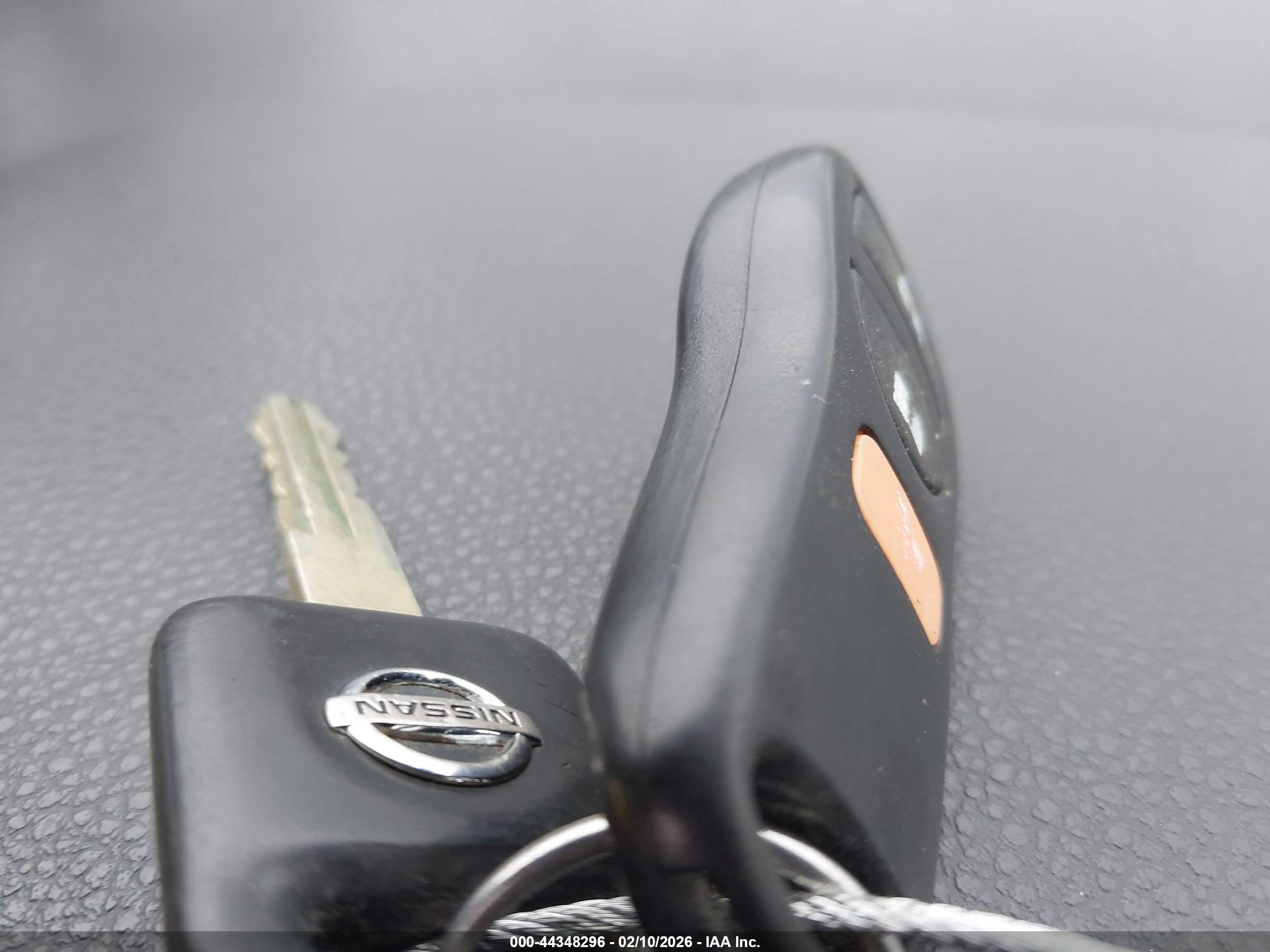 NISSAN VERSA image 11