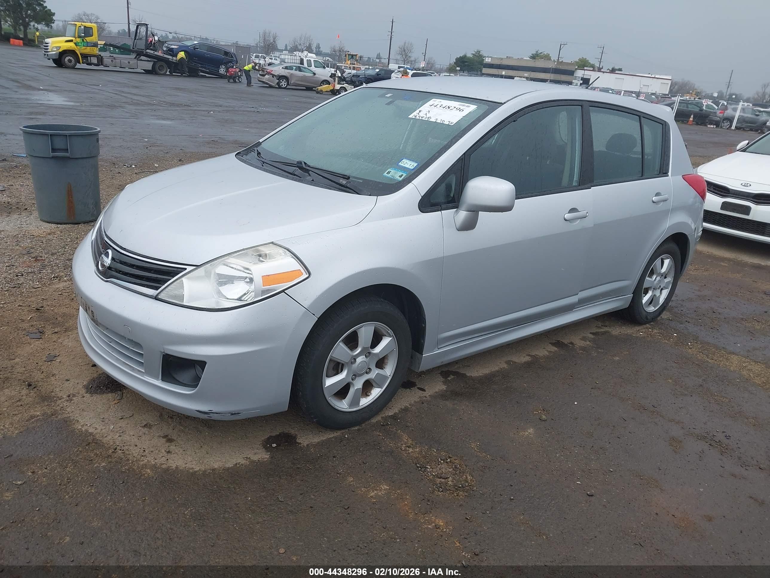 NISSAN VERSA image 2