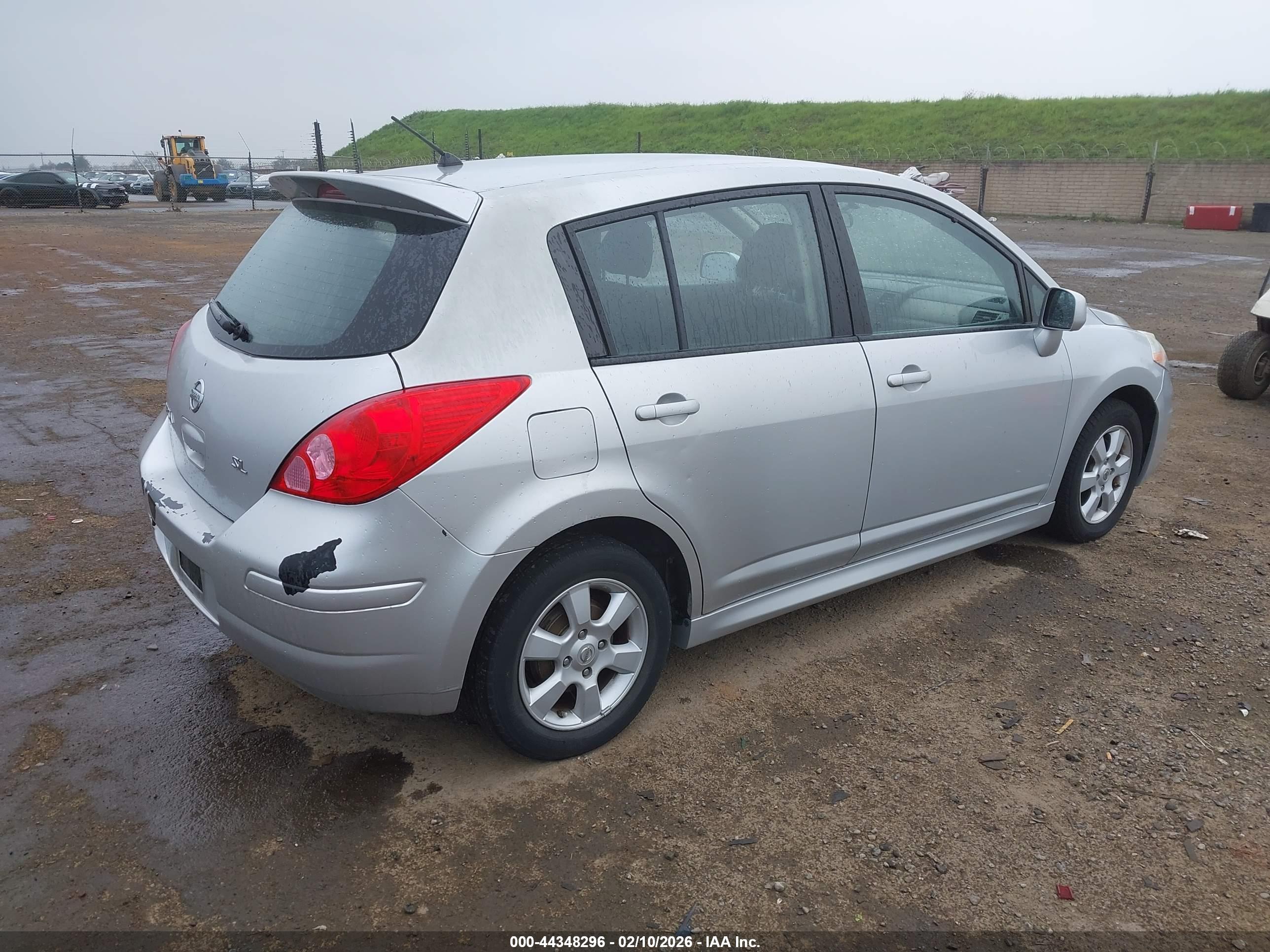 NISSAN VERSA image 4