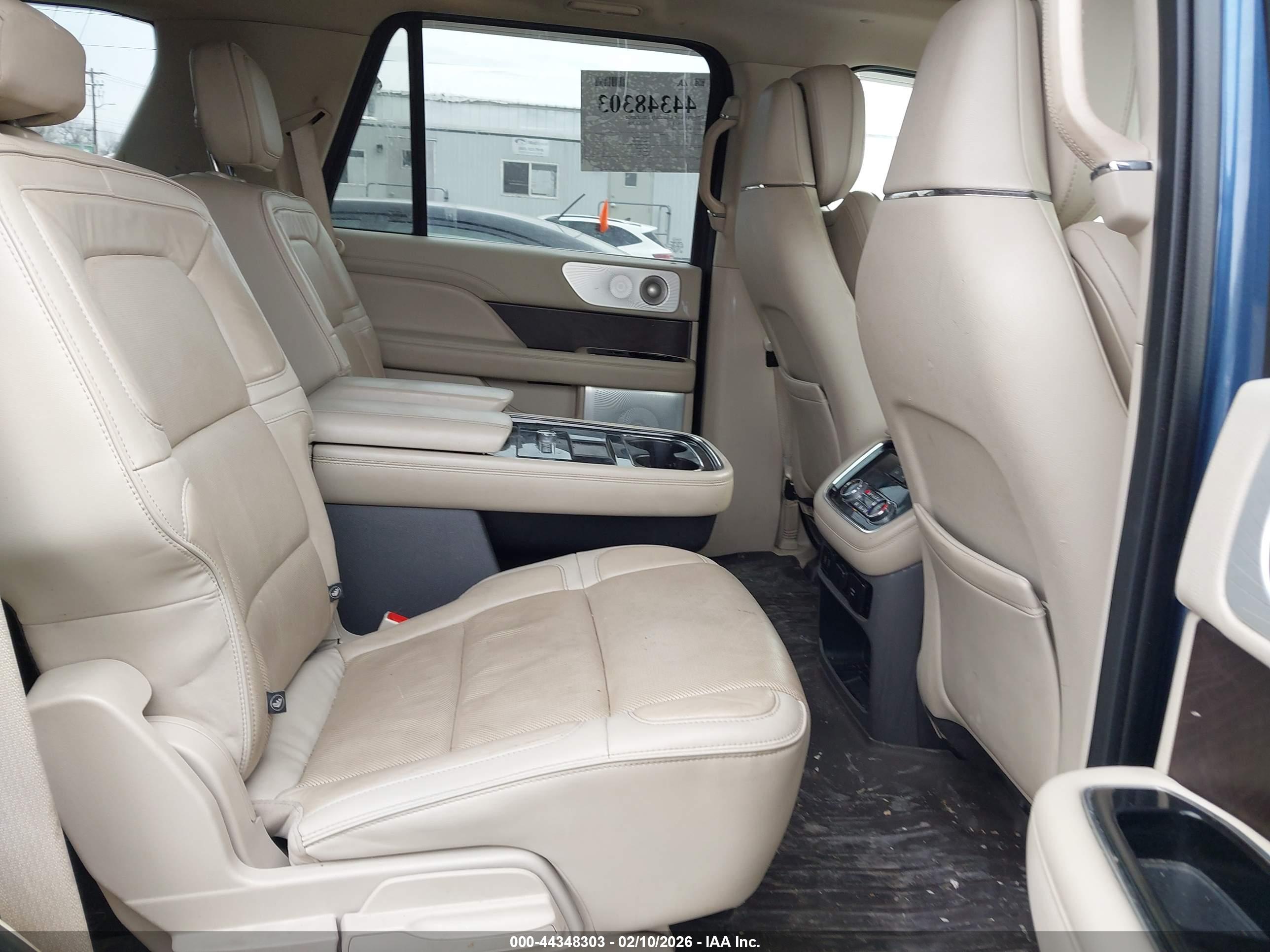 LINCOLN NAVIGATOR image 8