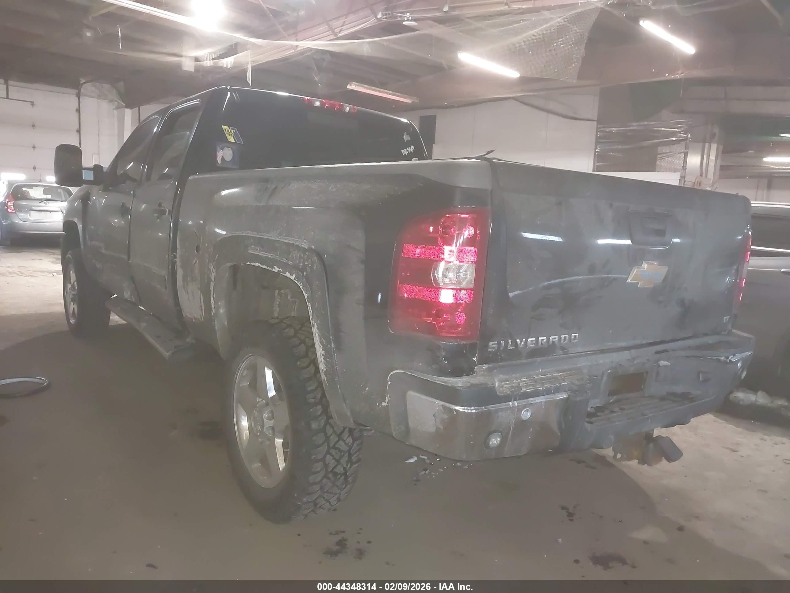 CHEVROLET SILVERADO image 3