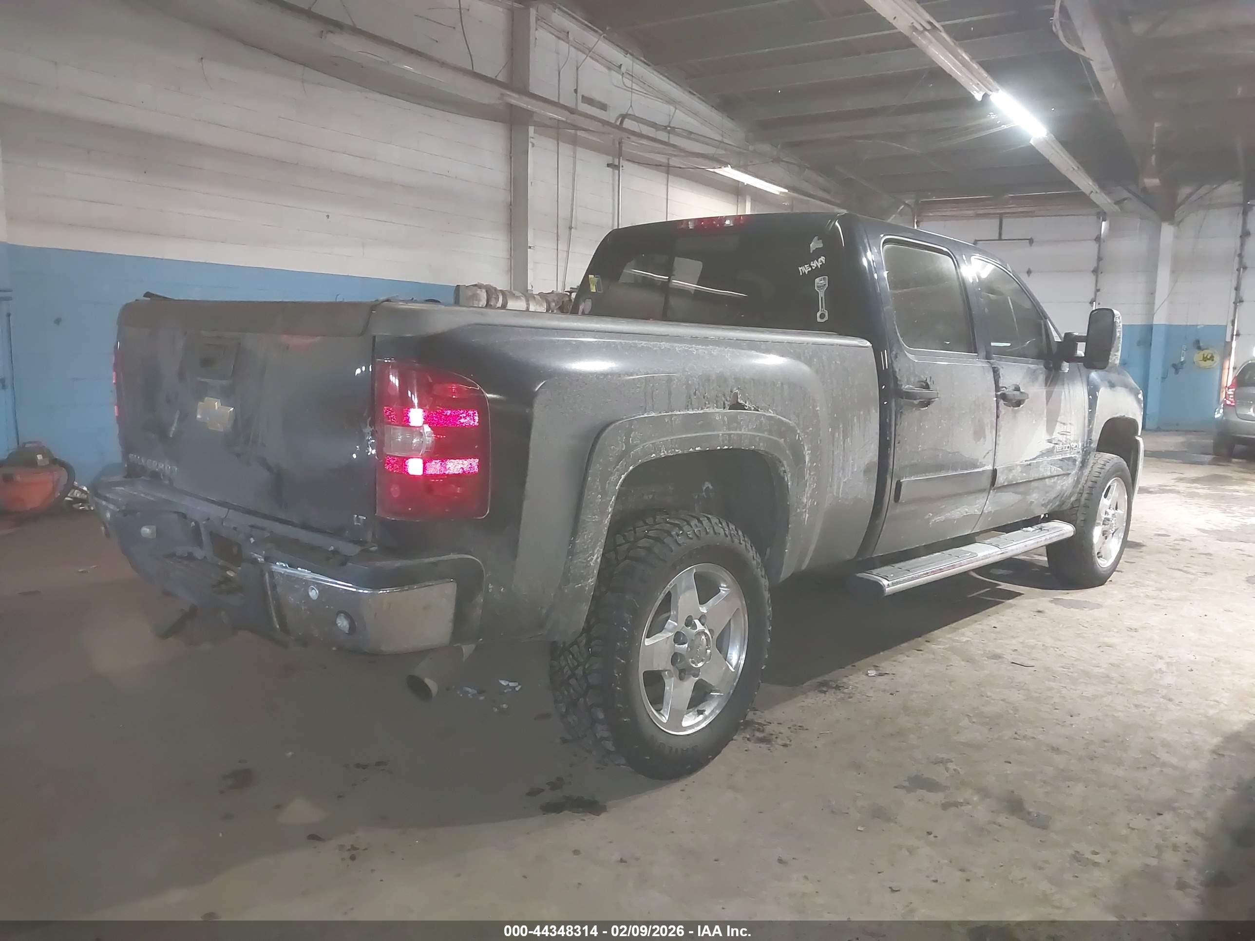 CHEVROLET SILVERADO image 4