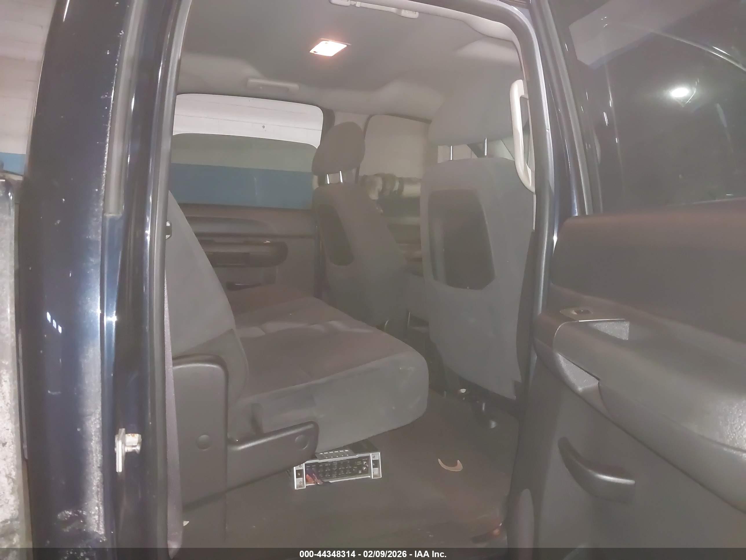 CHEVROLET SILVERADO image 8