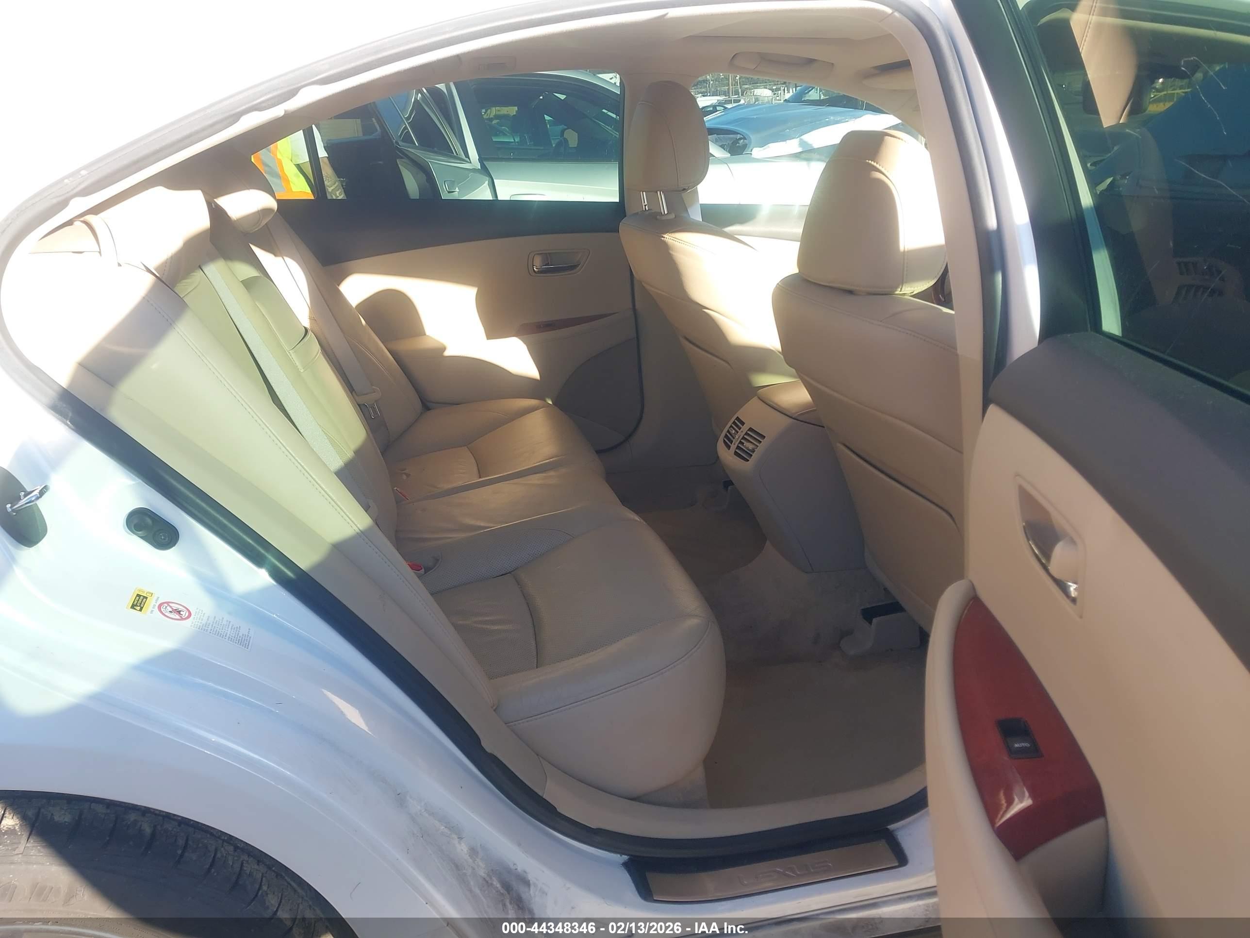 LEXUS ES image 8