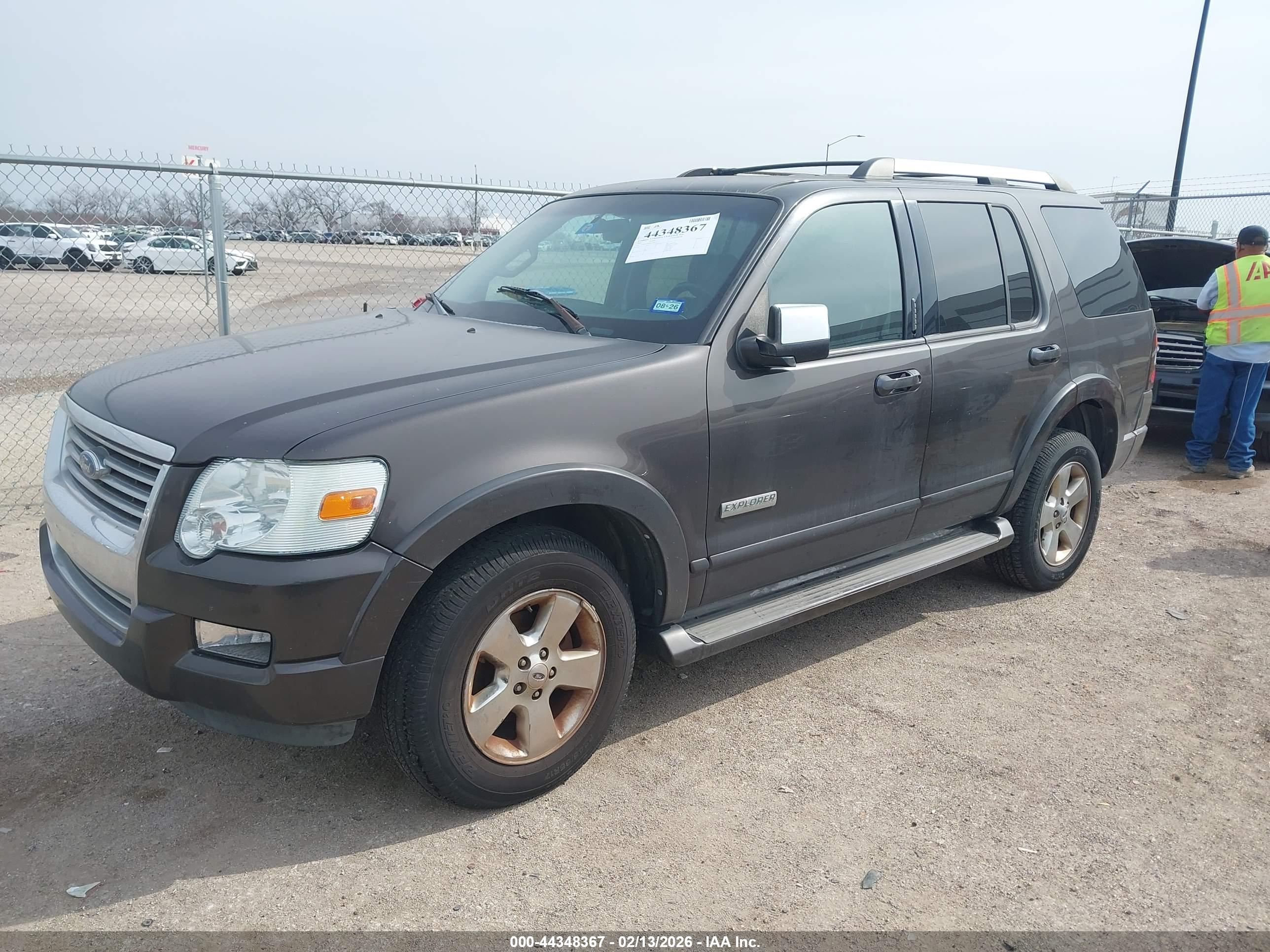 FORD EXPLORER image 2